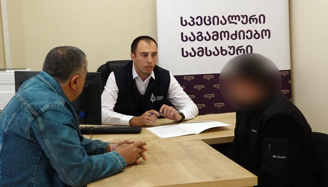 სპეციალურმა საგამოძიებო სამსახურმა პატრულ-ინსპექტორი ჯგუფურ ძალადობაში ამხილა