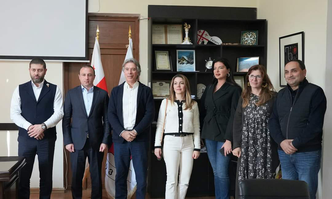 თელავის მუნიციპალიტეტის მერი ღვინის ტურიზმის მსოფლიო ორგანიზაციის პრეზიდენტსა და საქართველოს ღვინის ტურიზმის ასოციაციის დამფუძნებელს შეხვდა
