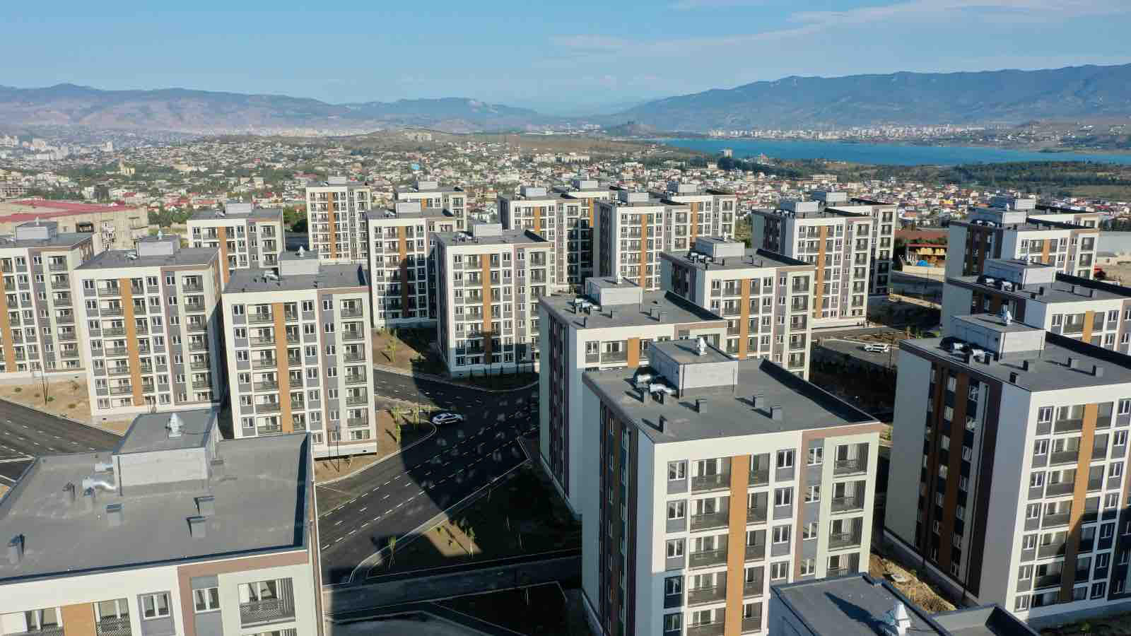 სამხედრო მოსამსახურეებს „ჯარის ქალაქში“ ბინები გადაეცათ
