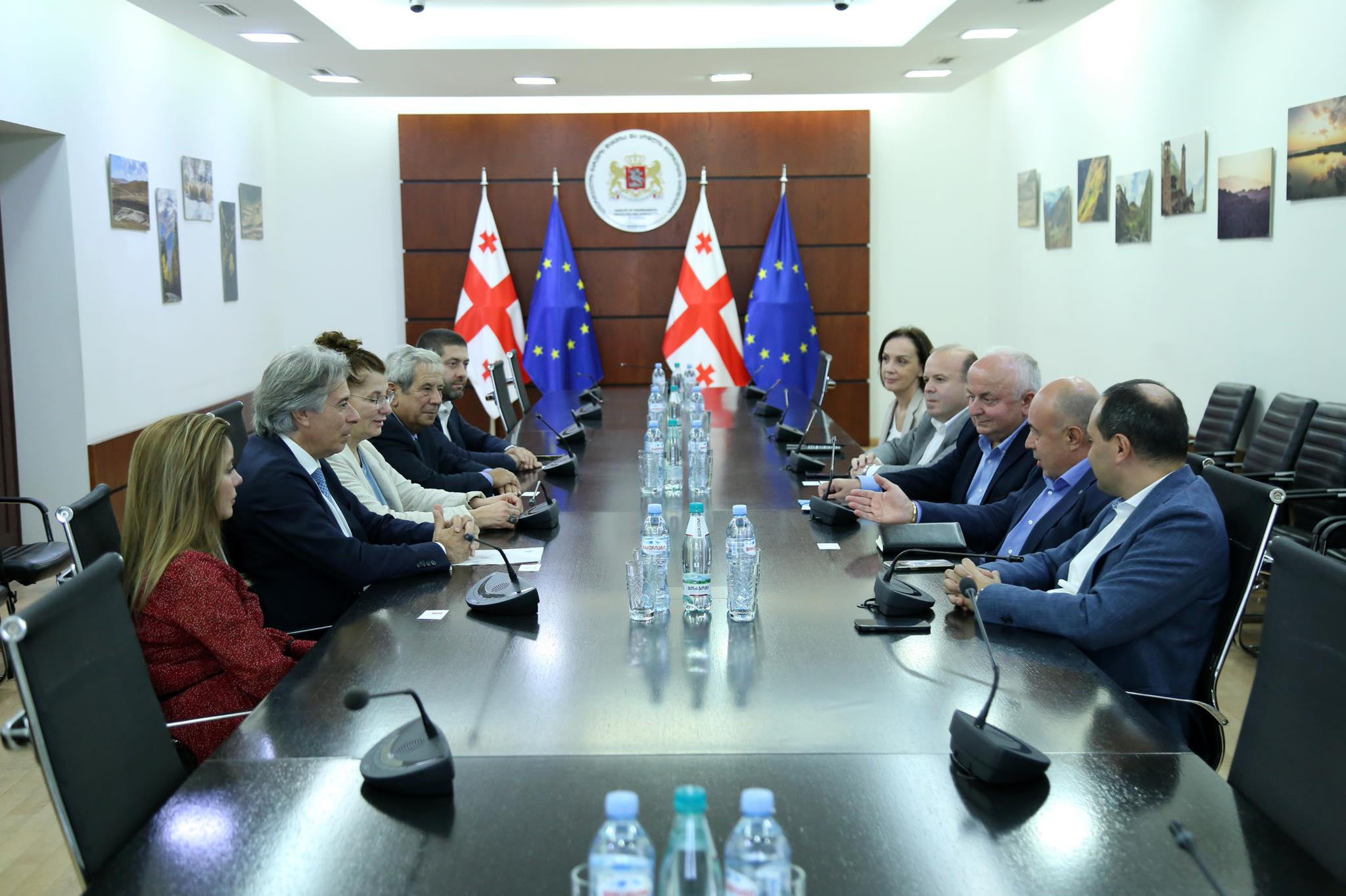 გარემოს დაცვისა და სოფლის მეურნეობის მინისტრის მოადგილე კახა კაკაბაძე მსოფლიო ენოტურიზმის ასოციაციის პრეზიდენტს შეხვდა