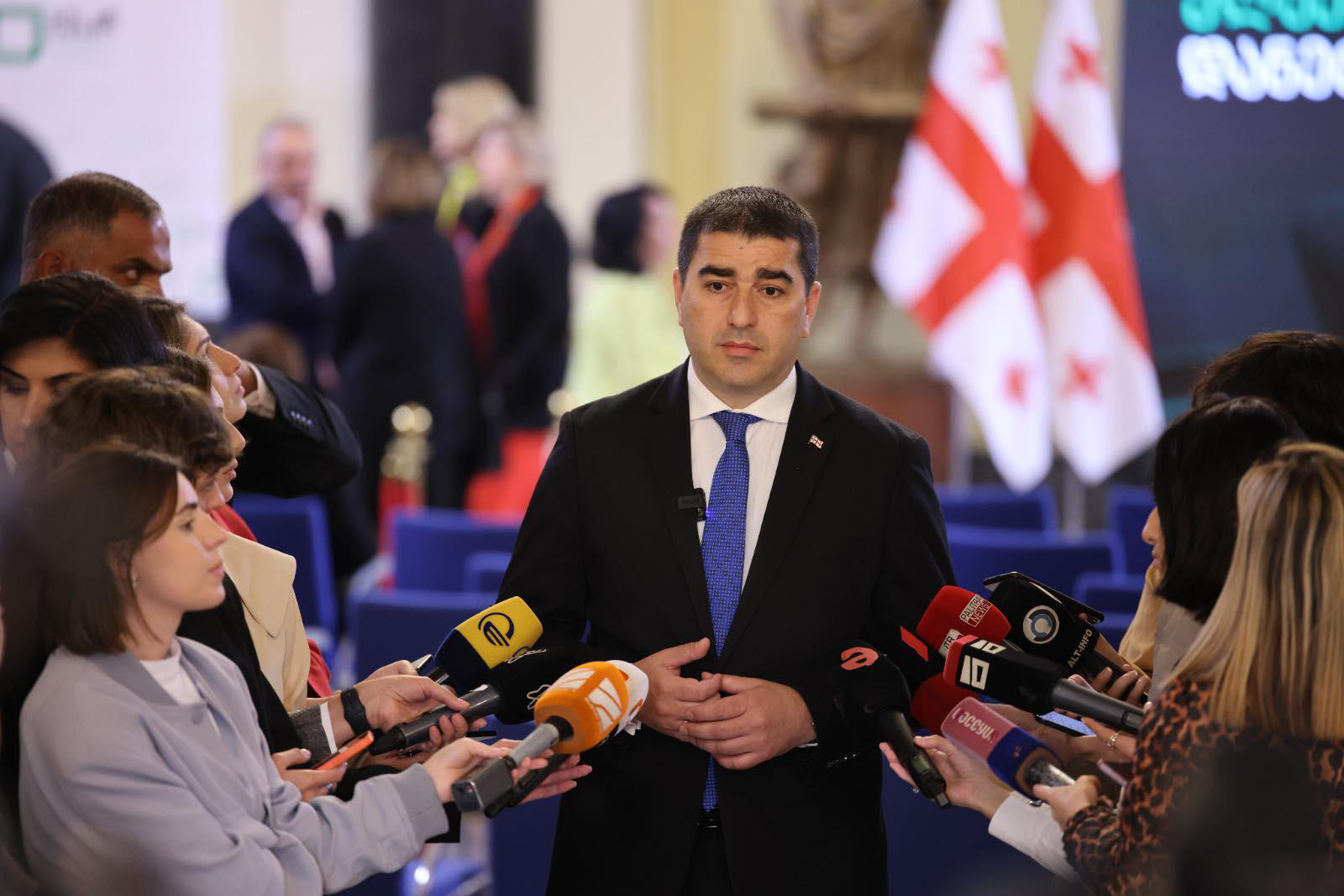 შალვა პაპუაშვილი - ნამდვილ სამოქალაქო საზოგადოებას მივმართავ, ახლა მომენტია თქვათ ხმამაღლა, რომ არ ეთანხმებით „გრასის“ პოზიციებს და სერგი კაპანაძე არ მიგაჩნიათ „ენჯეოდ“