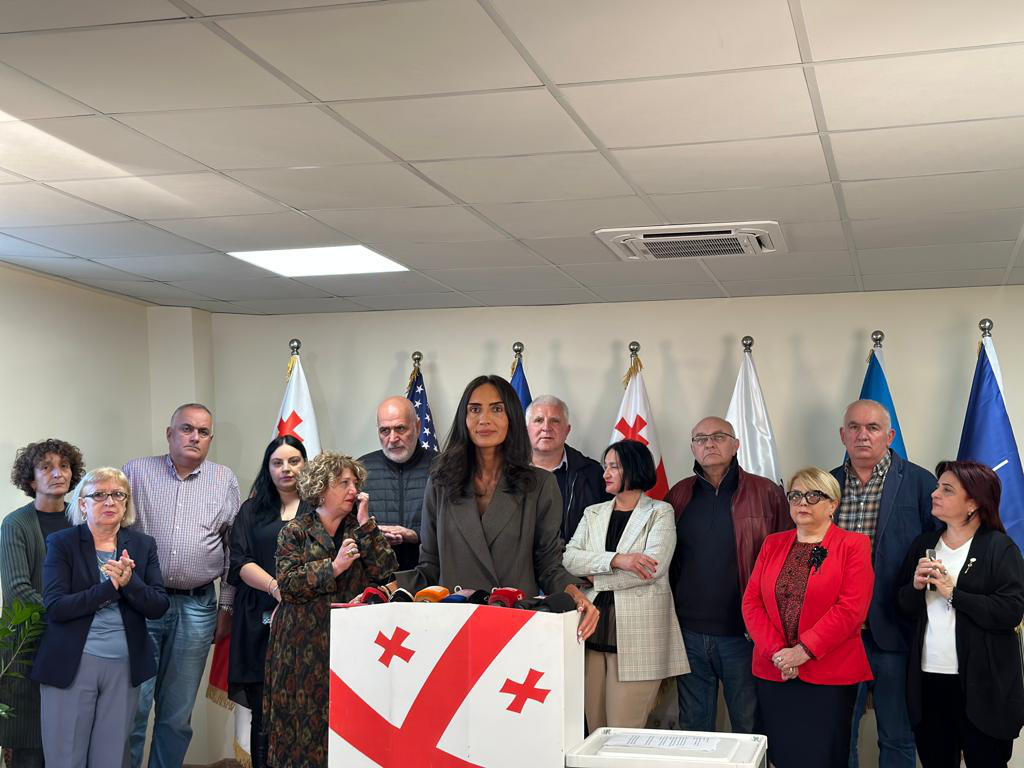 „ნაციონალური მოძრაობის“ ოფისში მიხეილ სააკაშვილის საზოგადოებრივი მისაღები გაიხსნა