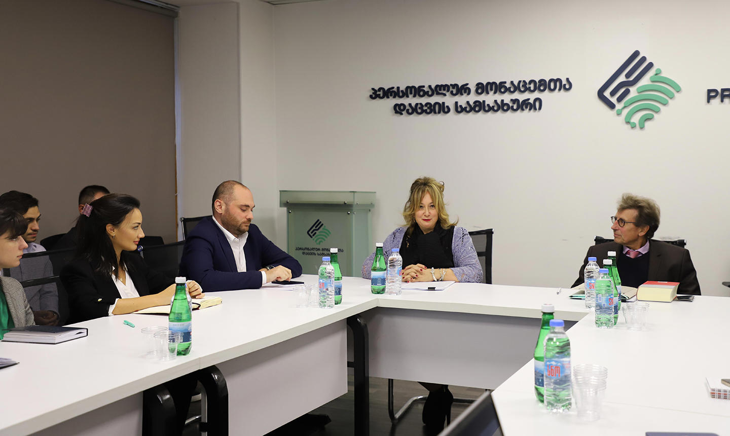 პერსონალურ მონაცემთა დაცვის სამსახურის თანამშრომლები გერმანელ პროფესორ ნორბერტ ბერნსდორფის შეხვდნენ