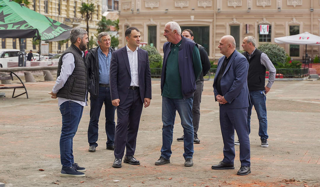 არჩილ ჩიქოვანის თქმით, ევროპის მოედნის რეაბილიტაცია წლის ბოლომდე დასრულდება