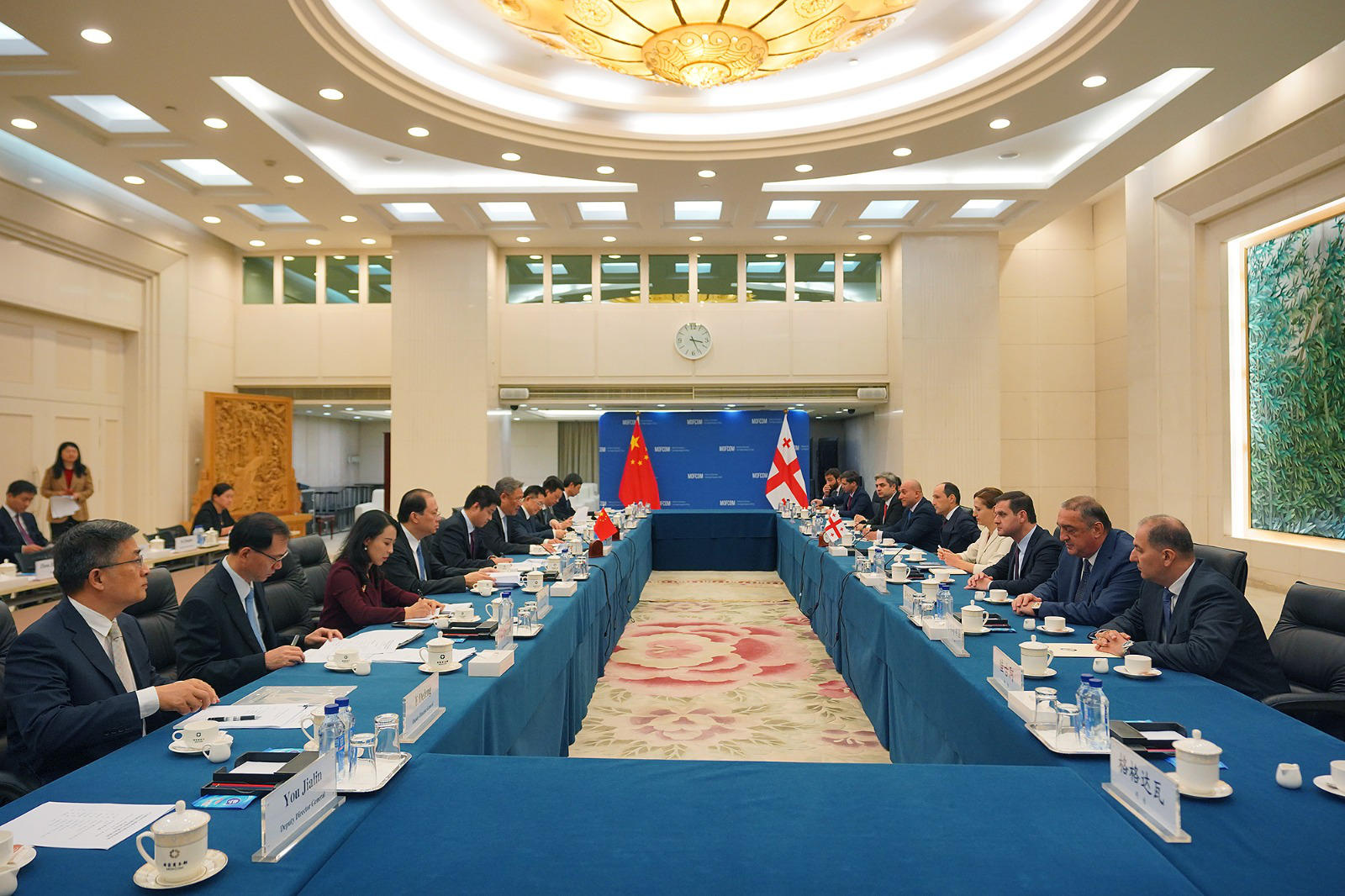 ლევან დავითაშვილი ჩინეთის სახალხო რესპუბლიკის კომერციის მინისტრ ვანგ ვენთაოს შეხვდა