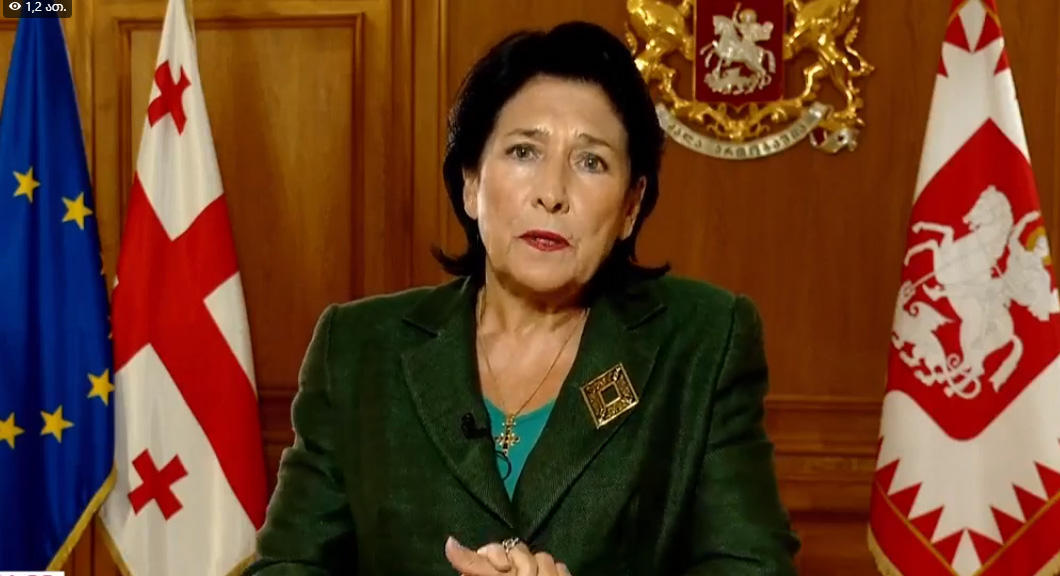 პრეზიდენტი - პარლამენტშიც მივალ, იმ პატარა კაცებთან რომ დავდგე, არავინ მჭირდება მხარდასაჭერად - მინდა ვურჩიო ოპოზიციას, თუ უნდათ, სურათი იყოს ძლიერი, გარეთ დადგნენ, დადგნენ ანტიევროპული იმპიჩმენტის წინააღმდეგ