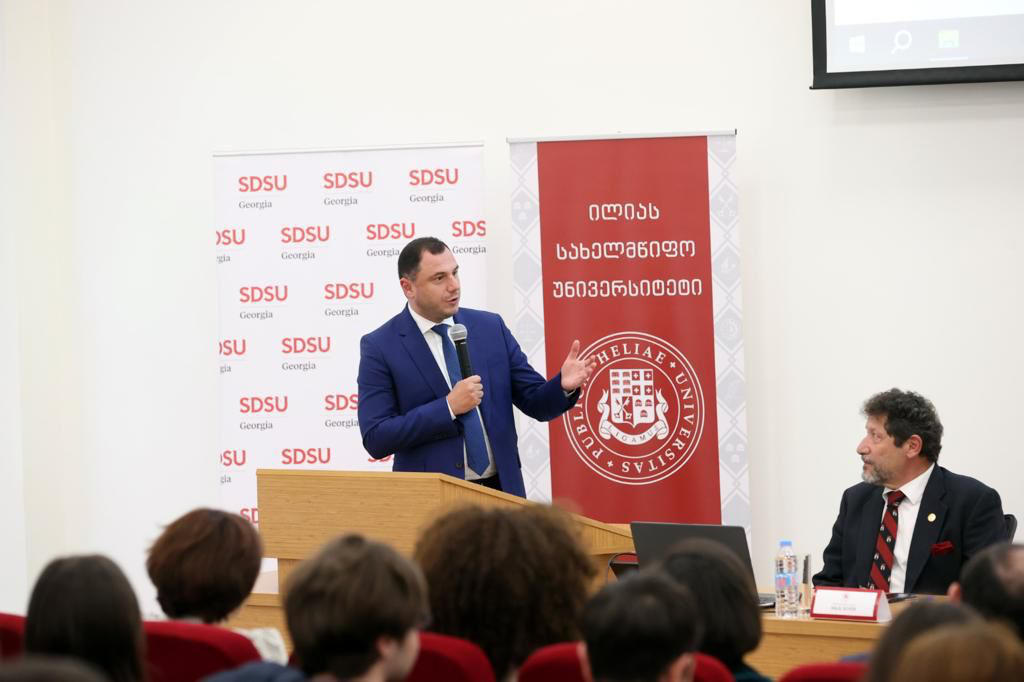 გიორგი ამილახვარი სან დიეგოს სახელმწიფო უნივერსიტეტი-საქართველოს სტუდენტებს შეხვდა