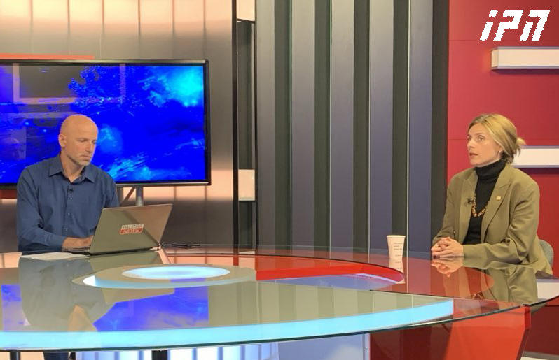 თეონა აქუბარდია - როცა აწყობდათ, სალომე ზურაბიშვილი „პრინციპული არჩევანი“ იყო, როცა ქვეყნის საგარეო ვექტორის მსახურებაში ჩადგა, "უღირსი პრეზიდენტი" და „კოჭლი იხვია“ - კობახიძემ შეიძლება კრემლისგან მედალიც კი მიიღოს