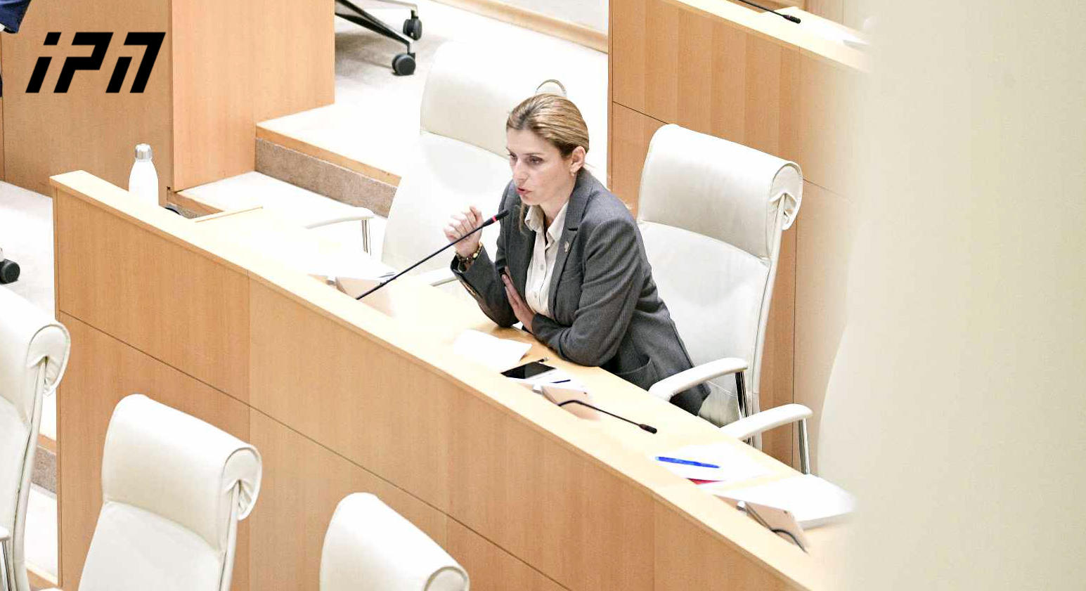 თეონა აქუბარდია უმრავლესობას - თქვენ გაღიზიანებთ სიტყვა „რუსული კანონი“ - მე გეტყვით, რომ ეს კანონი ანტიქართულია, რადგან ის ყოფს და აპირისპირებს ჩვენს მოქალაქეებს