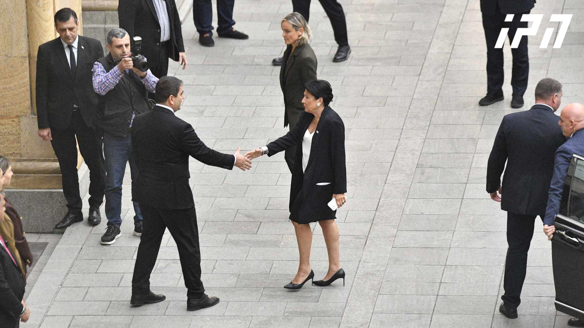 სალომე ზურაბიშვილი პარლამენტში მივიდა