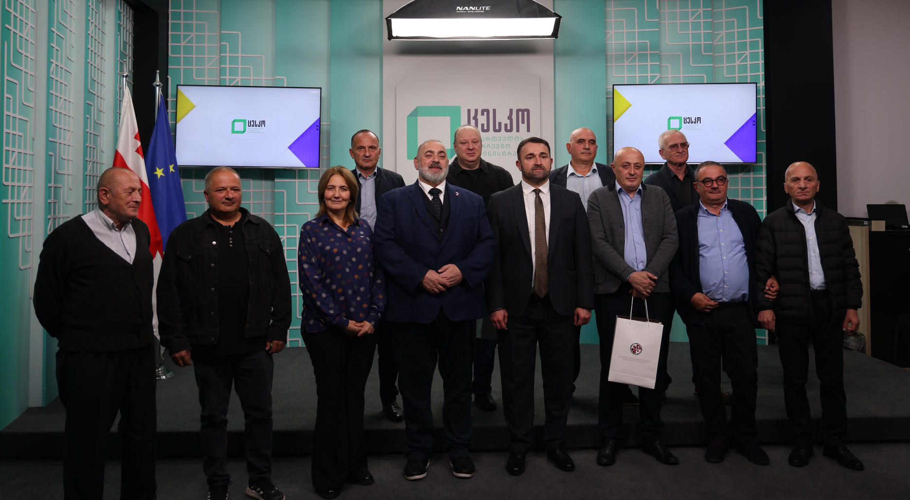 კობა კობალაძემ ცენტრალური საარჩევნო ადმინისტრაციის ომის ვეტერანი თანამშრომლები საპატიო სიგელებით დააჯილდოვა