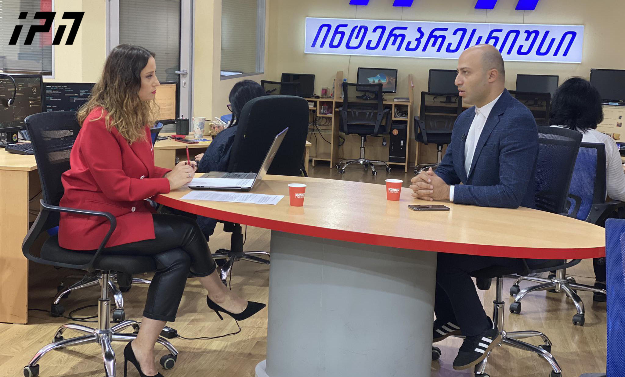 ბერდია სიჭინავა - რა გააკეთა „ნაციონალურმა მოძრაობამ“ ჭორვილაში ჩასვლით? ან რა შედეგის მომტანია mona.ge? - რაც არ უნდა თქვას ელენე ხოშტარიამ და ზურაბ ჯაფარიძემ, ყველამ ვიცით, რომ „ნაცმოძრაობის“ ორბიტაზე მბრუნავი პარტიები არიან