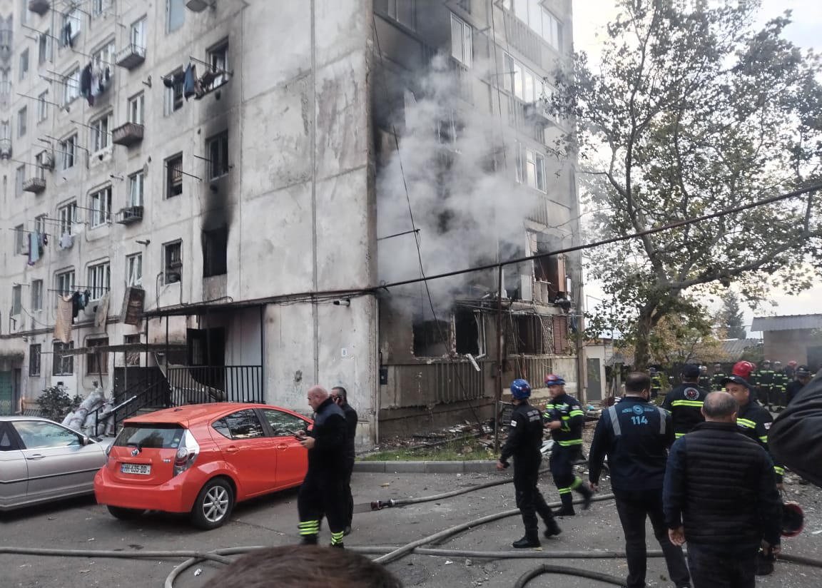 ისნის გამგეობამ ვაზისუბანში აფეთქების შედეგად დაზარალებული ოჯახები დროებით სასტუმროში გადაიყვანა, კორპუსის მდგრადობას კი მუნიციპალური ლაბორატორია შეისწავლის