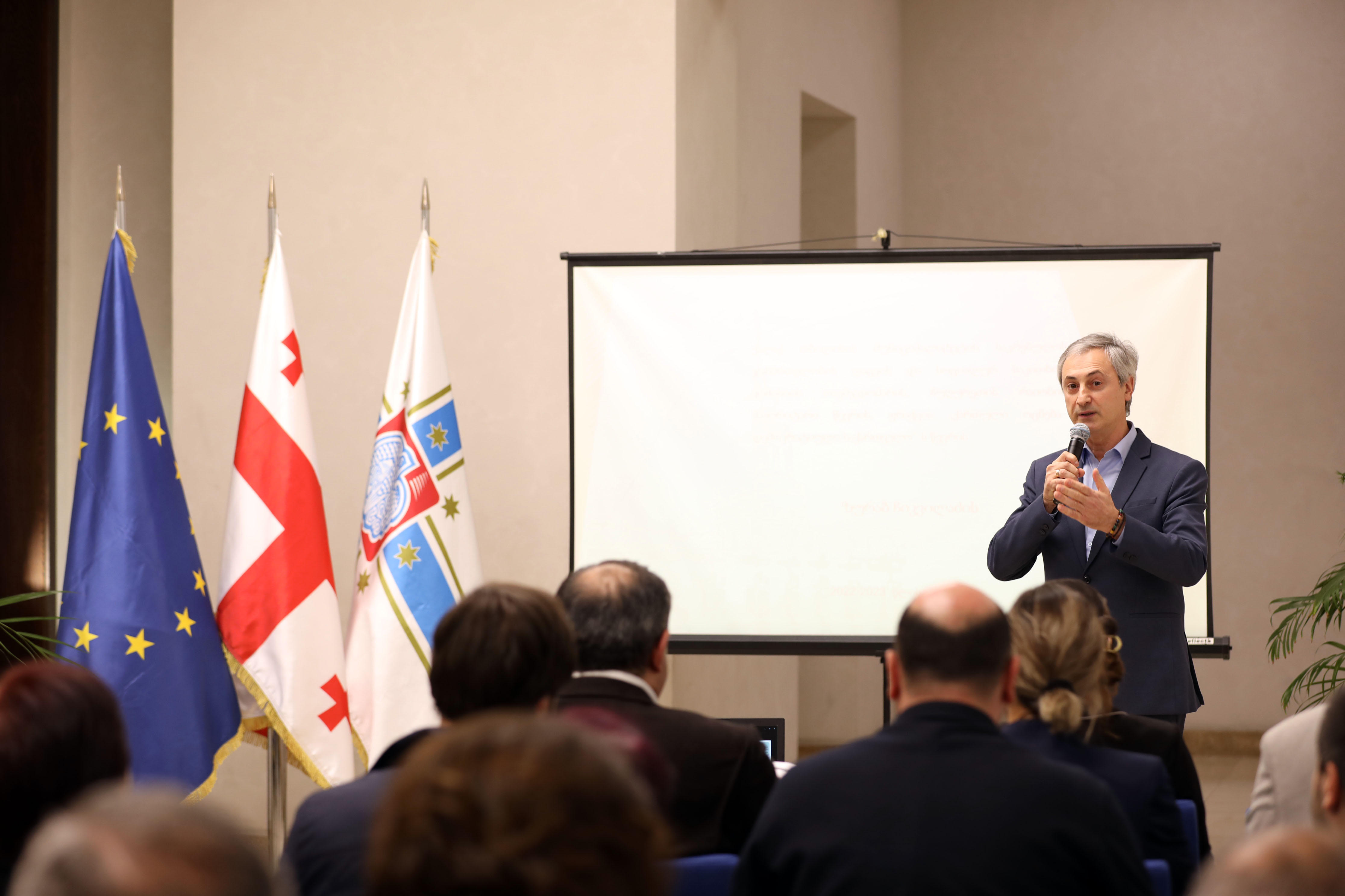 თბილისის საკრებულოს წევრების ნაწილმა წლის განმავლობაში გაწეული საქმიანობის შესახებ ანგარიში წარადგინეს