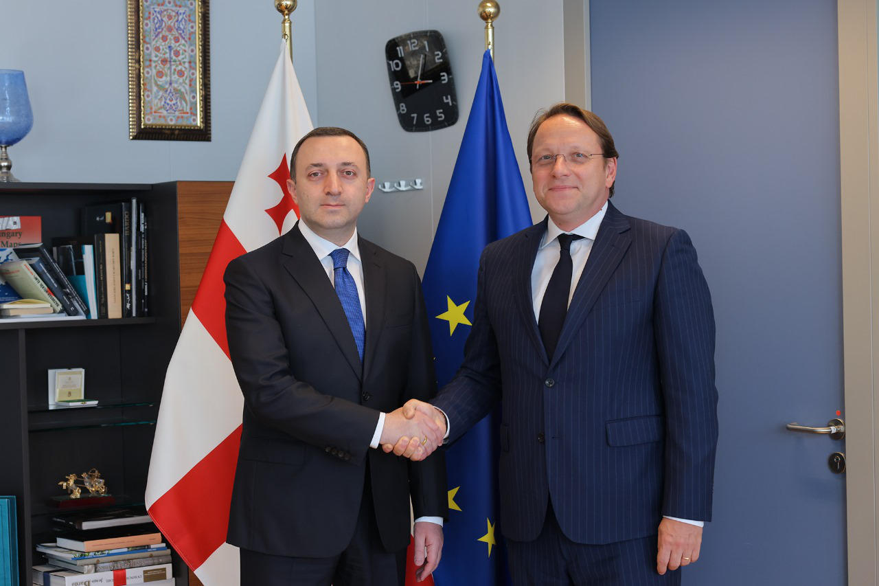 პრემიერ-მინისტრი ირაკლი ღარიბაშვილი ევროპული სამეზობლო პოლიტიკისა და გაფართოების საკითხებში ევროკომისარს ოლივერ ვარჰეის შეხვდა