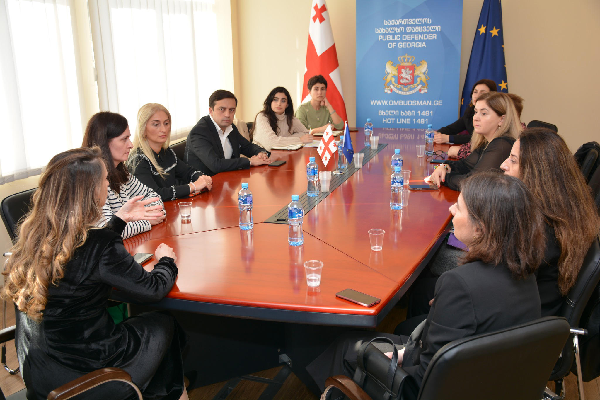 სახალხო დამცველმა აუტიზმის სპექტრის მქონე ბავშვების მშობლებთან შეხვედრა გამართა