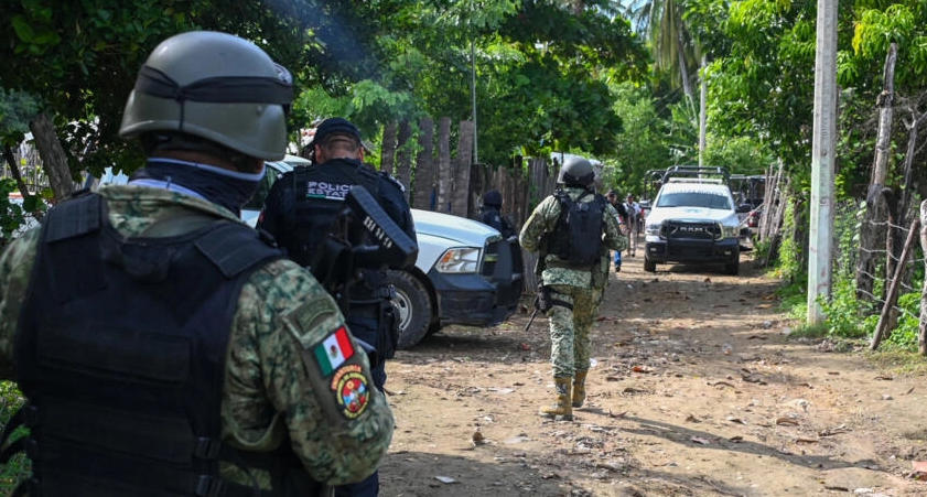 მექსიკაში შეიარაღებული თავდასხმების შედეგად 22 ადამიანი დაიღუპა, მათ შორის 12 პოლიციელი