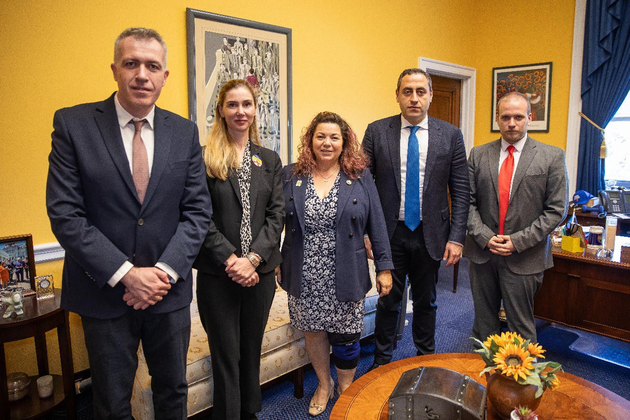 „ნაციონალური მოძრაობისა“ და „სტრატეგია აღმაშენებლის“ კოალიციის წევრები აშშ-ს კონგრესში, კონგრესმენ ლინდა სანჩესს და მაიკ ტერნერს შეხვდნენ