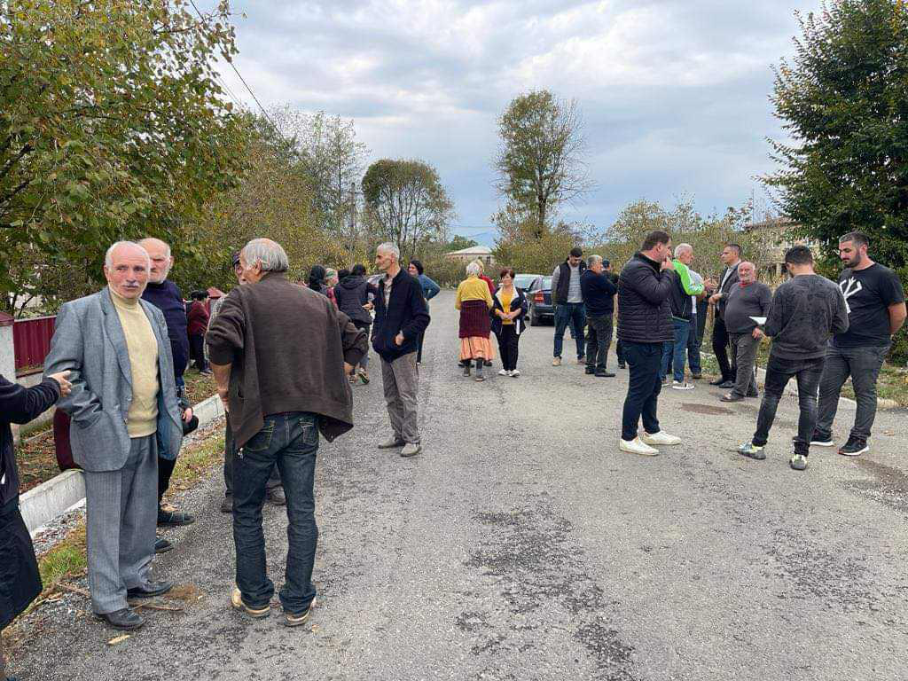 ჩხოროწყუს მუნიციპალიტეტის სოფელ ხაბუმეში მოსახლეობამ საპროტესტო აქცია გაიმართა