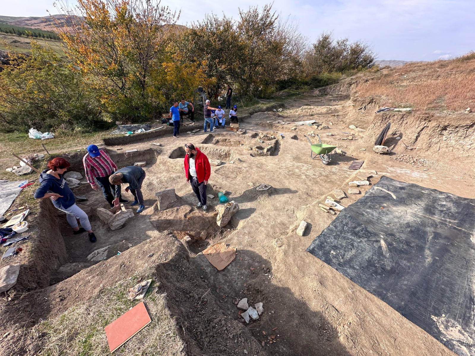 „ევროპის უნივერსიტეტის“ არქეოლოგიის პროგრამის სტუდენტები არქეოლოგიურ გათხრებში მონაწილეობენ