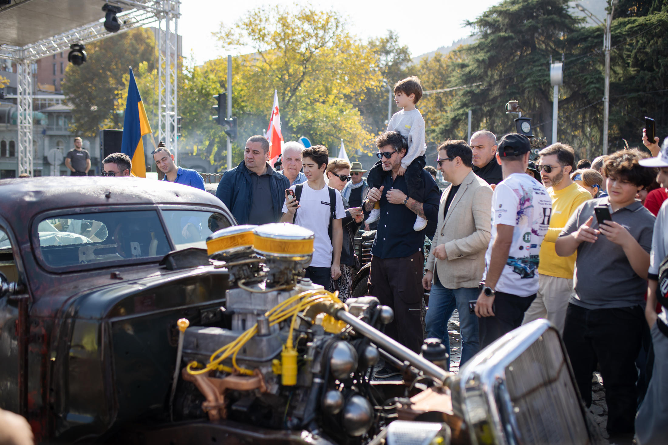 კახა კალაძე კლასიკური ავტომობილების შოუს დაესწრო
