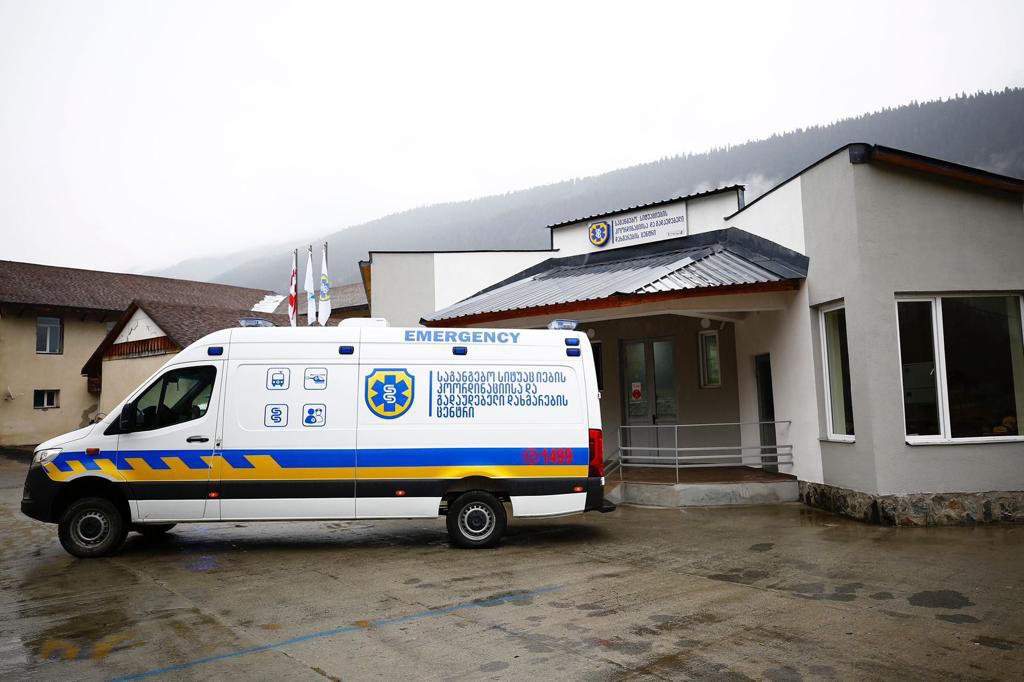 მესტიის მუნიციპალიტეტს ახალი, მაღალი გამავლობის რეანიმობილი გადაეცა