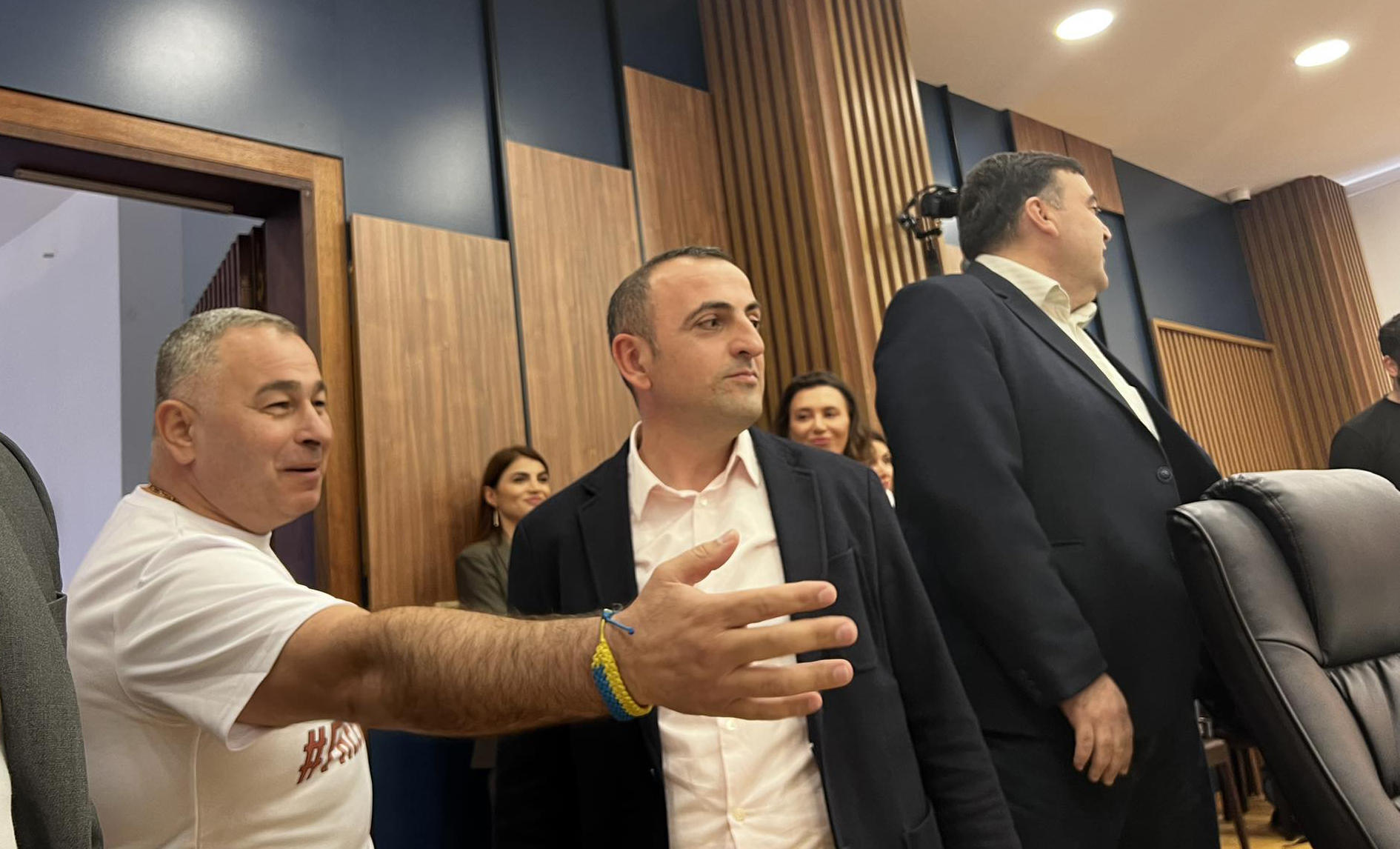 აჭარის უმაღლეს საბჭოში „ნაციონალური მოძრაობის“ წევრებმა სხდომა პროტესტის ნიშნად დატოვეს