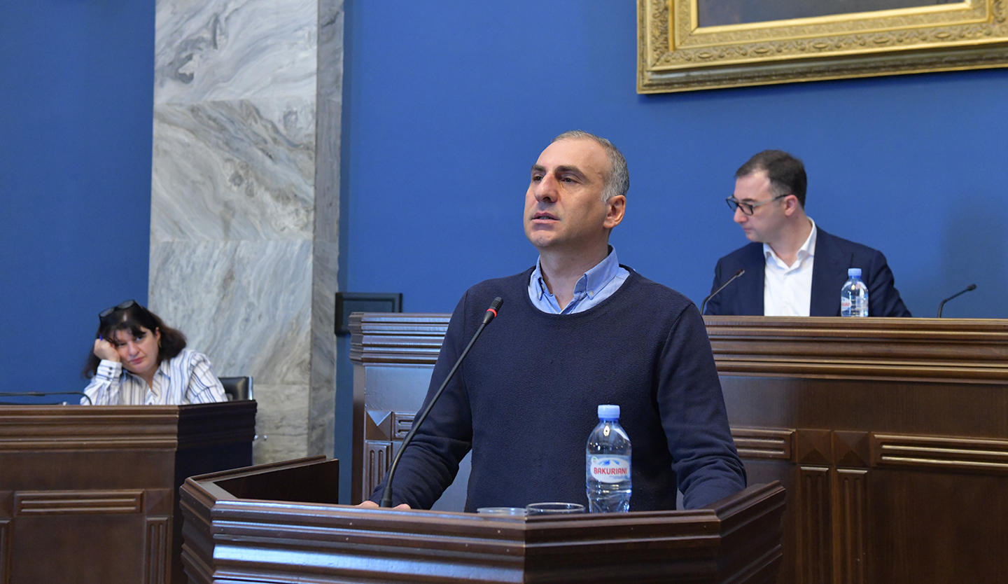 ალეკო ელისაშვილის ინიციატივას, საფოსტო გზავნილებზე ბაჟის ლიმიტი 300 ლარიდან 700 ლარამდე გაიზარდოს, „ქართულმა ოცნებამ“ მხარი არ დაუჭირა