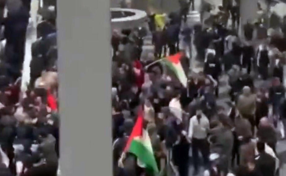 მედია - დაღესტანში, მაჰაჩყალას აეროპორტში მომიტინგეები შეიჭრნენ, რომლებიც ებრაელებზე თავდასხმას აპირებდნენ