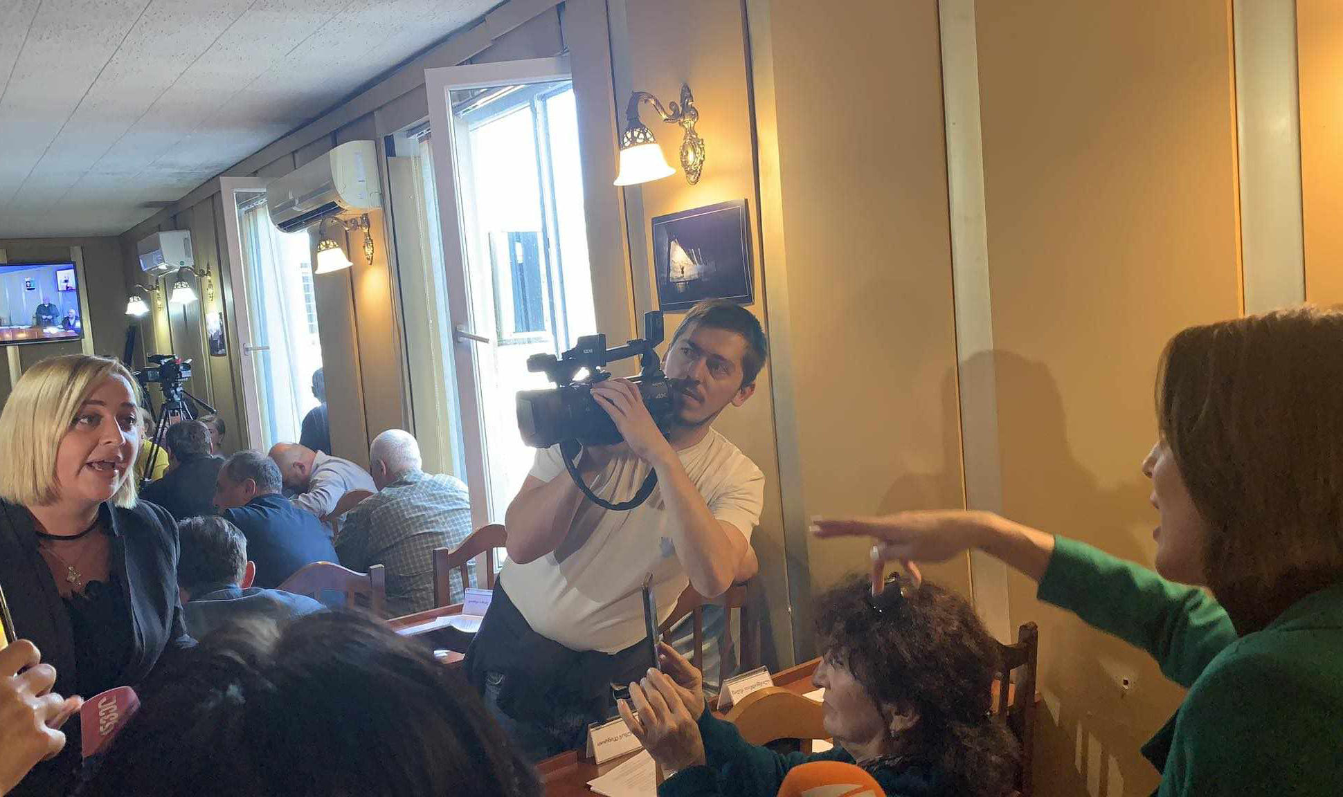 ოზურგეთის საკრებულოს სხდომაზე ხმაური იყო