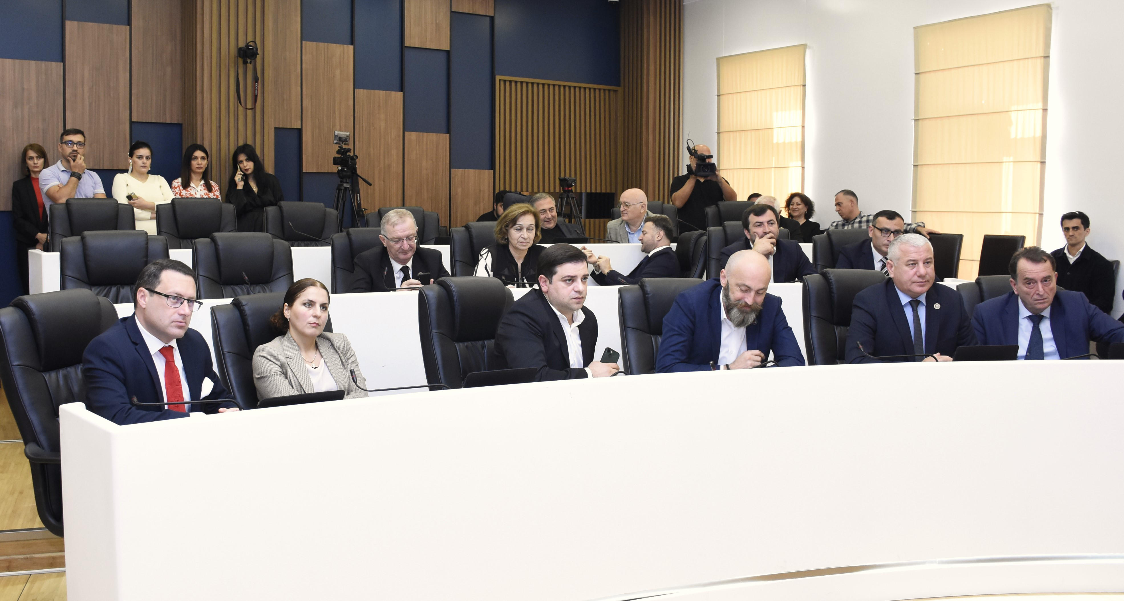 აჭარის უმაღლესმა საბჭომ, საქართველოს პარლამენტში წარსადგენად, გიორგი კოხრეიძისა და თამილა დოლიძის კანდიდატურები შეარჩია