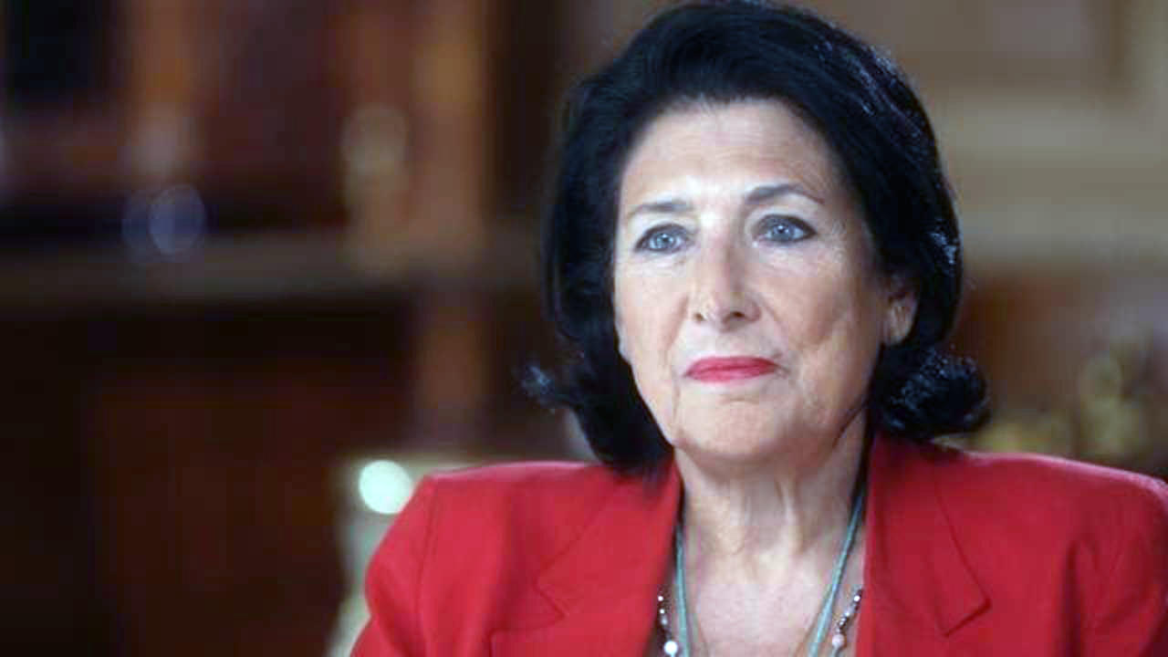 სალომე ზურაბიშვილი რუსეთის მოქალაქეების შემოსვლაზე - შემაშფოთებელია, როცა საკუთარ ქვეყანაში გყავს ადამიანები, რომლებიც მტრის ენაზე საუბრობენ და სჯერათ, რომ სახლში არიან