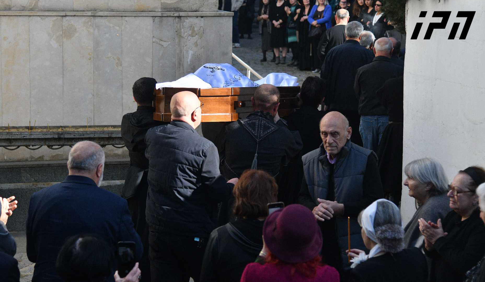 თენგიზ არჩვაძე დიდუბის მწერალთა და საზოგადო მოღვაწეთა პანთეონში დაკრძალეს