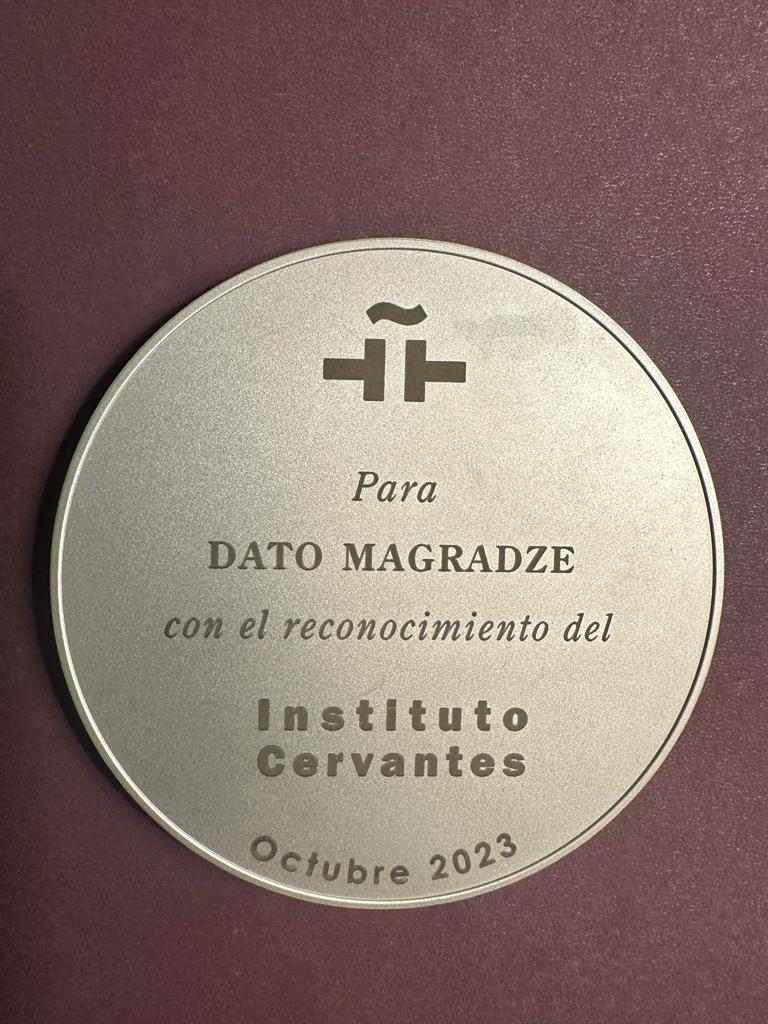 მადრიდში, სერვანტესის ინსტიტუტმა დათო მაღრაძე „აღიარების მედლით“ დააჯილდოვა