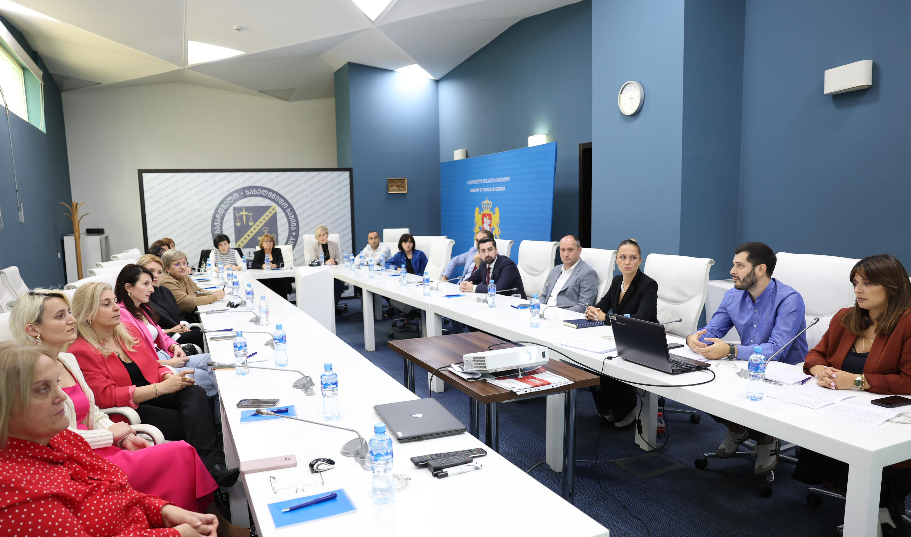 შემოსავლების სამსახურის წარმომადგენლებმა გადამხდელებს ახალი პროექტი - „გადასახადის გადამხდელის ქცევის რეიტინგი“ გააცნეს