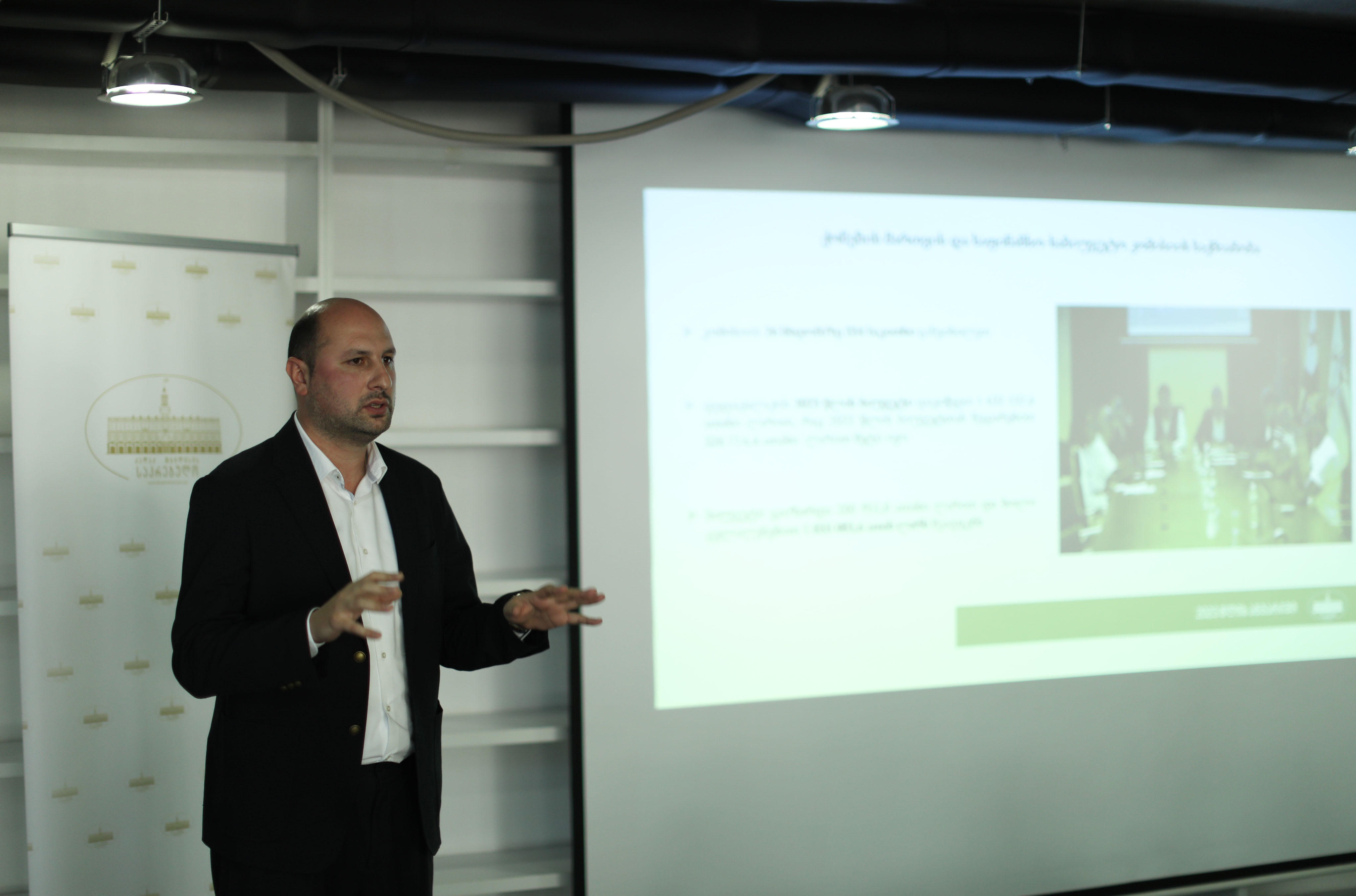 ირაკლი ხელაძემ მოქალაქეებს საქმიანობის წლიური ანგარიში წარუდგინა