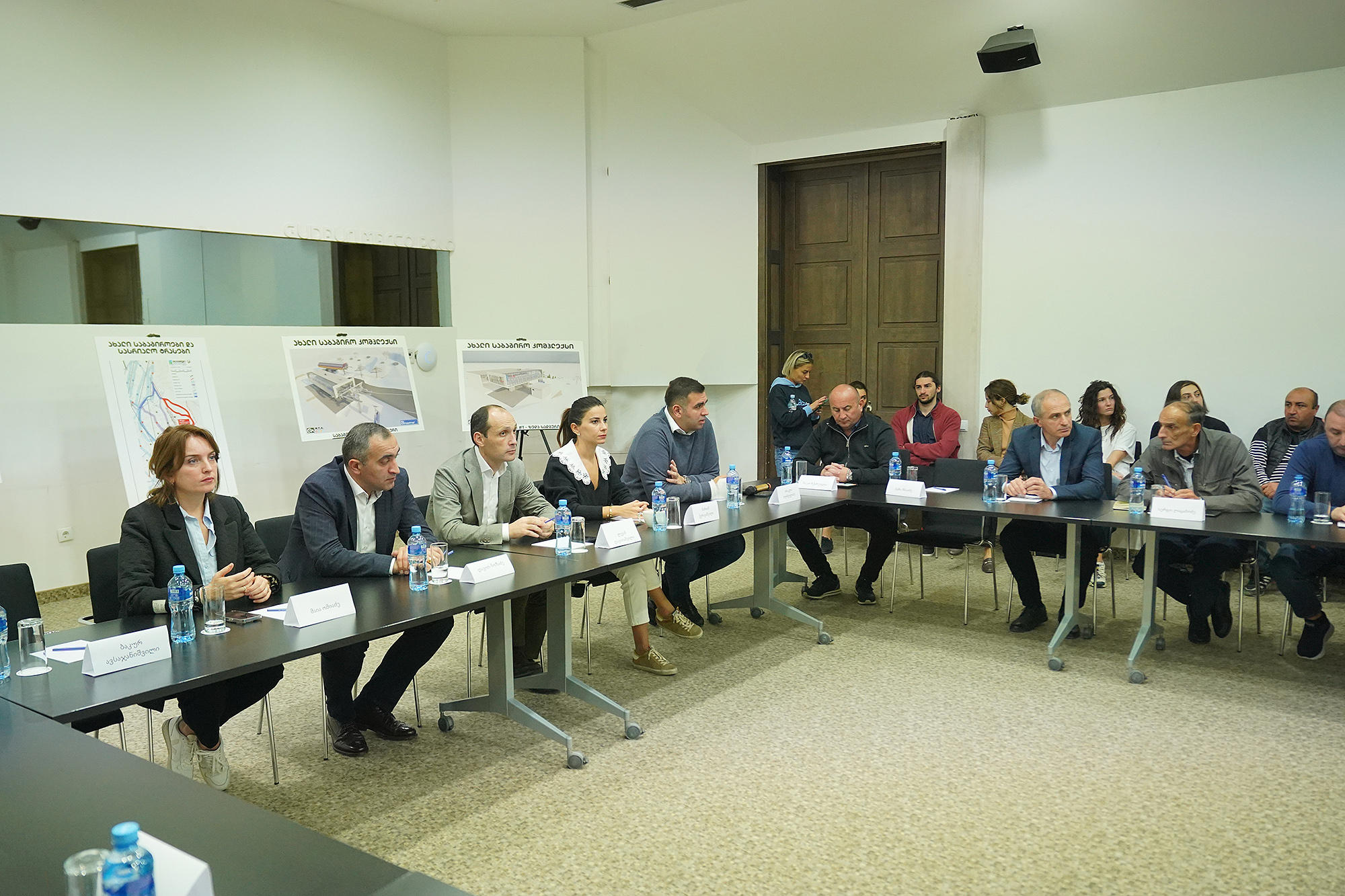 ლევან დავითაშვილმა გუდაურში 2023–24 წლების ზამთრის ტურისტული სეზონი ადგილობრივი ბიზნესის წარმომადგენლებთან განიხილა
