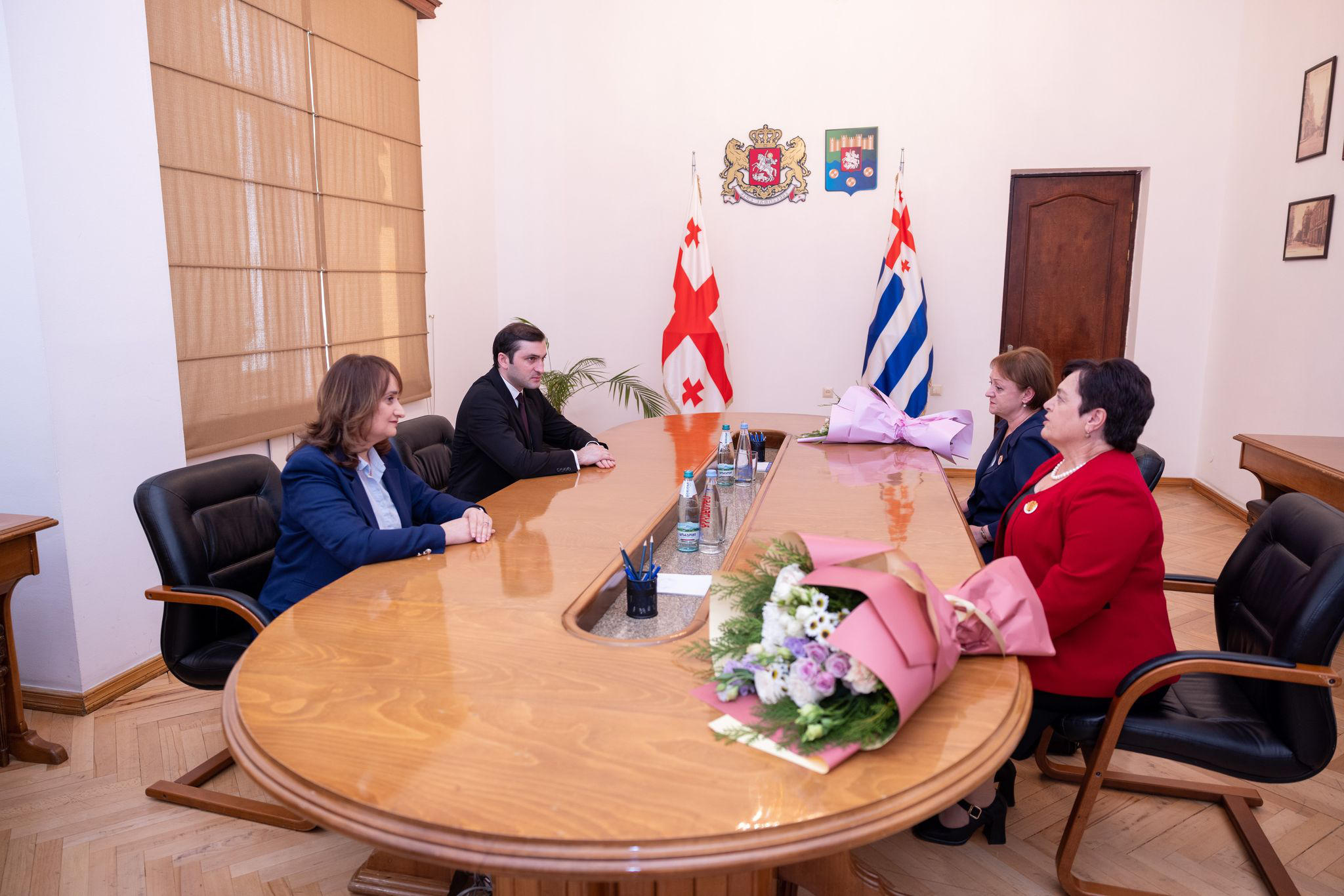 აჭარის მთავრობის თავმჯდომარე თორნიკე რიჟვაძე წლის ეროვნული პრემიის მფლობელ პედაგოგებს შეხვდა