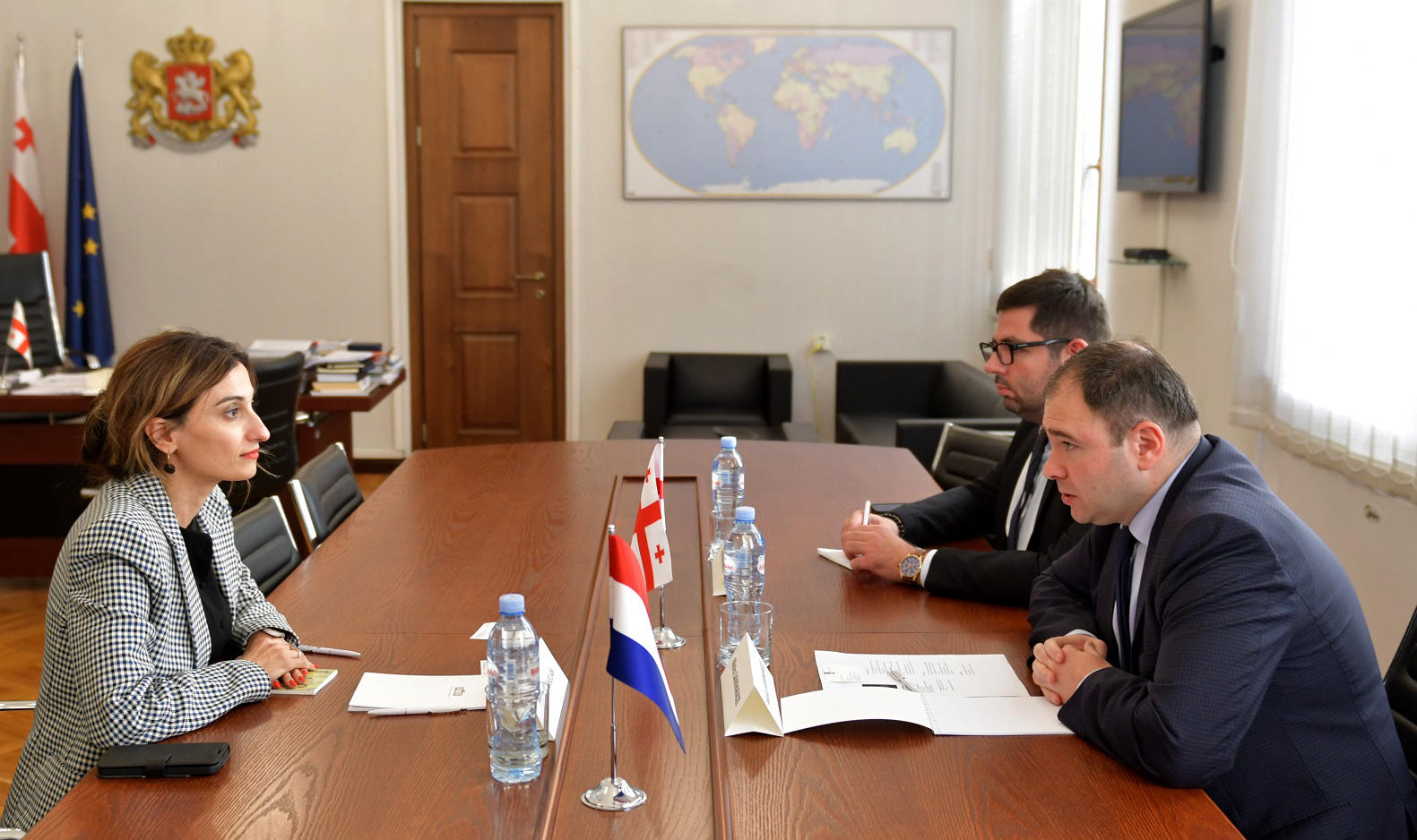 ნიკოლოზ სამხარაძე ნიდერლანდების  ელჩს შეხვდა