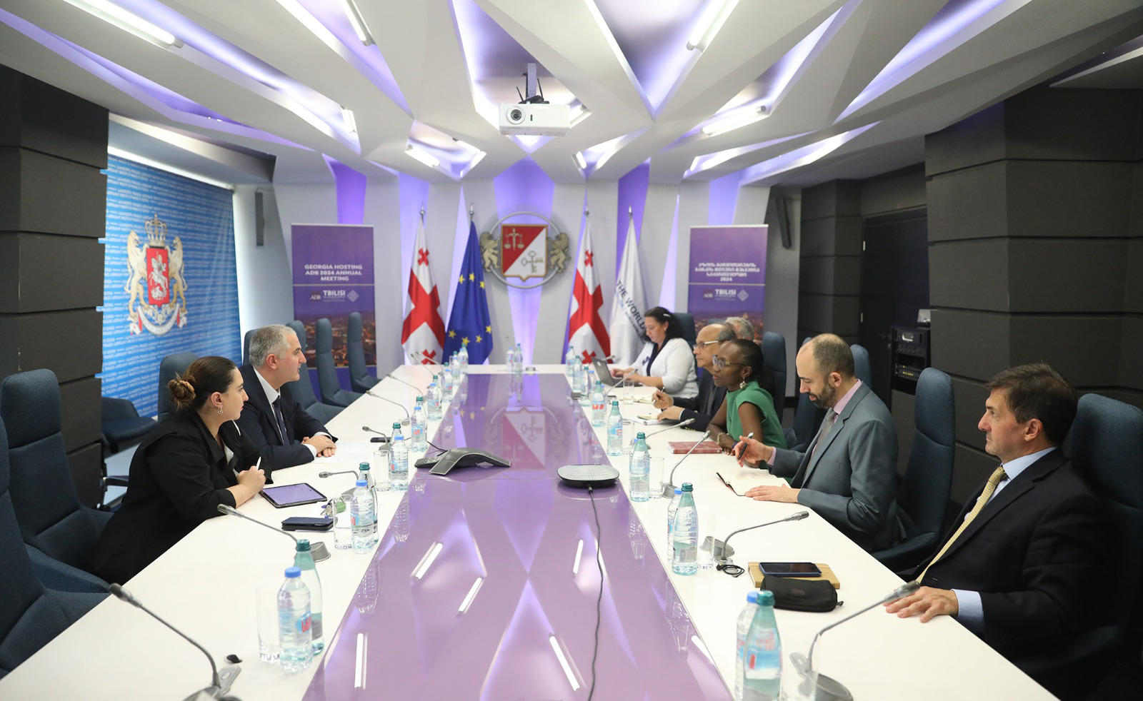 ფინანსთა მინისტრი ლაშა ხუციშვილი საქართველოში მისიით მყოფ მსოფლიო ბანკის წარმომადგენლებს შეხვდა