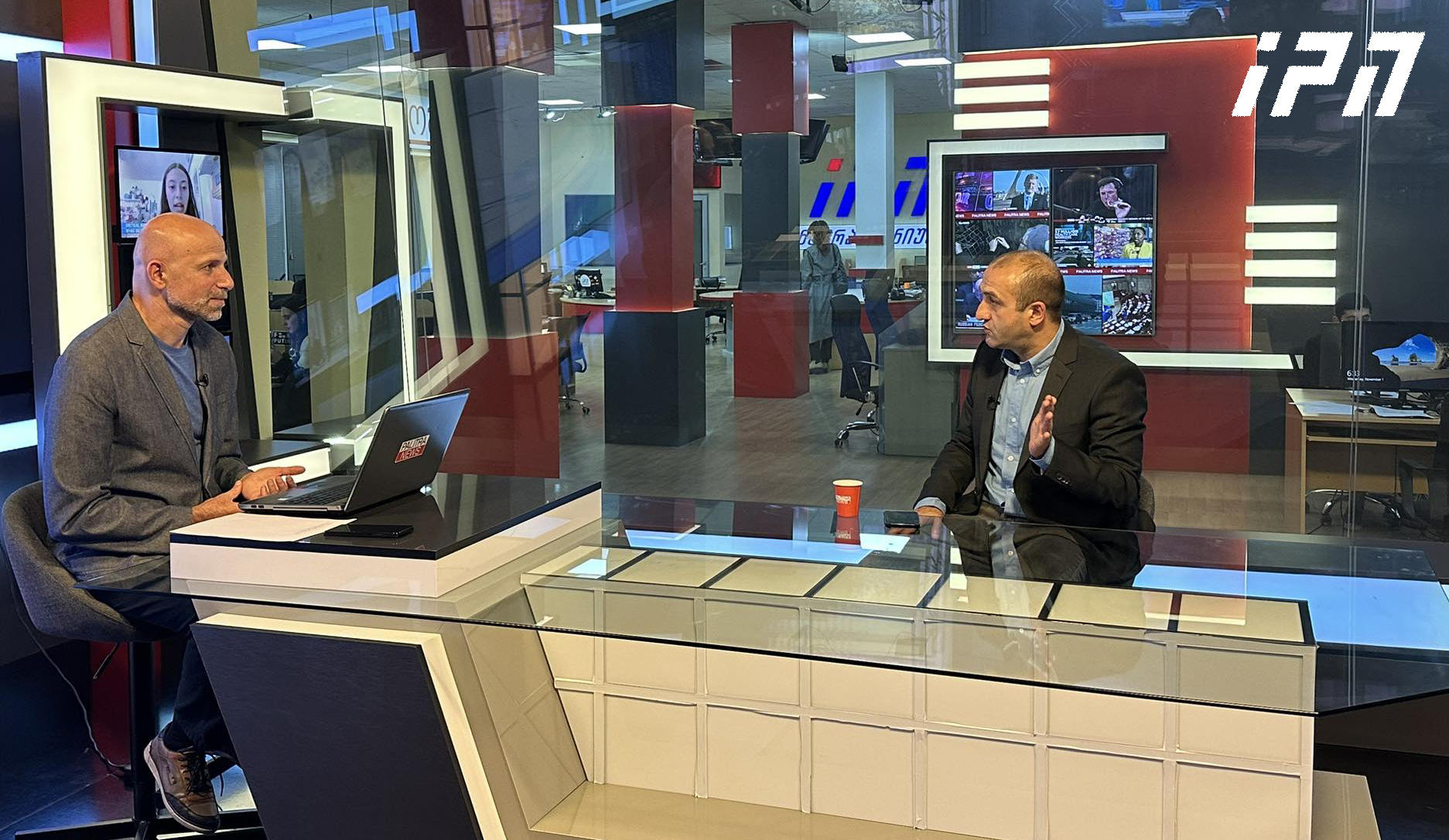 იაგო ხვიჩია - ბერაია ამ გზაზე იდგა დიდი ხანია, უბრალოდ არავინ „წაატორმუზა“, როცა შეცდომებს უშვებდა - ოპოზიციისგან რომ თქმულიყო მსგავსი „ქართული ოცნების“ ქალ დეპუტატზე, გალახავდნენ იმას „ქოცები“ და პასუხსაც ვერაფერს მოსთხოვდი