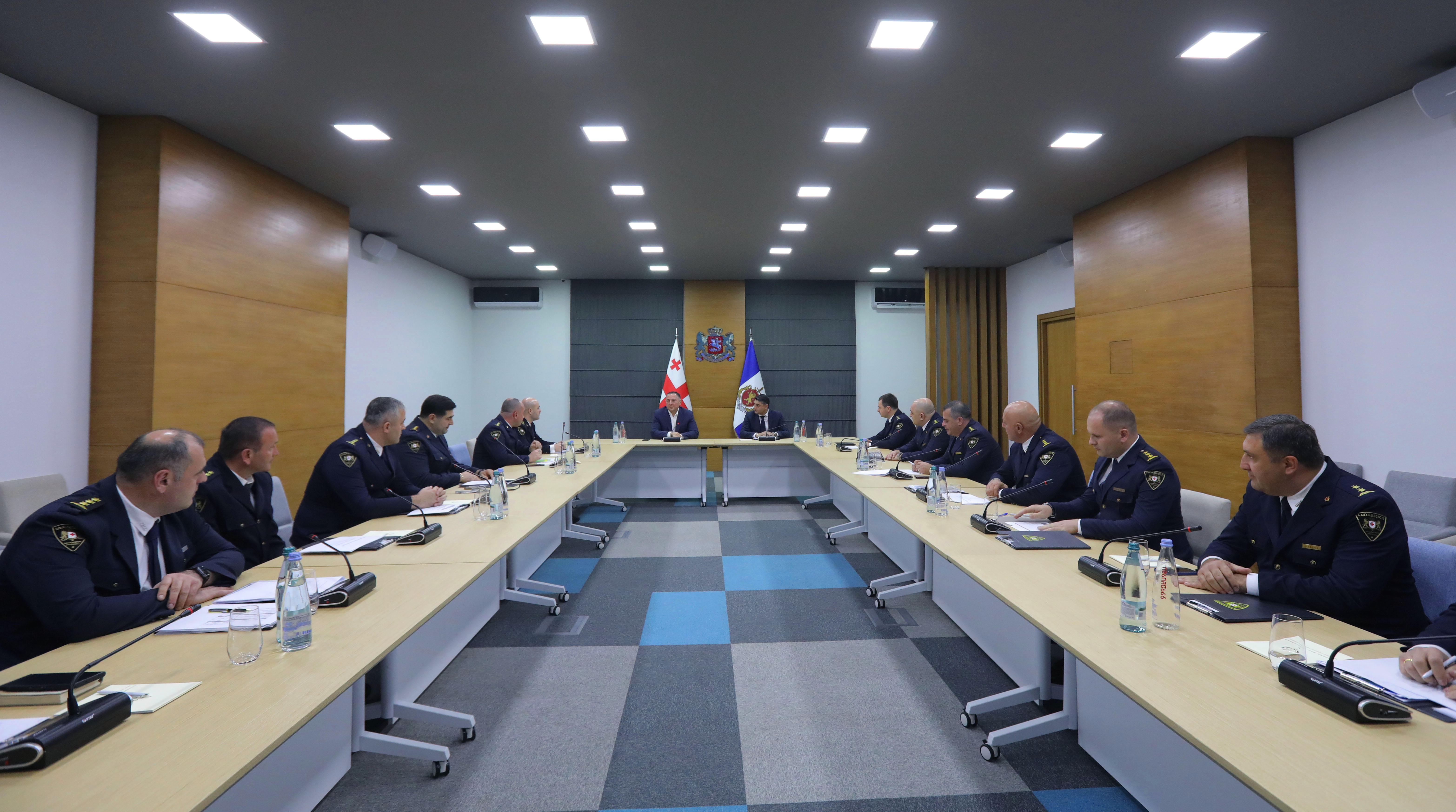 ვახტანგ გომელაურმა საპატრულო პოლიციის დეპარტამენტის ხელმძღვანელ პირებთან სამუშაო თათბირი გამართა