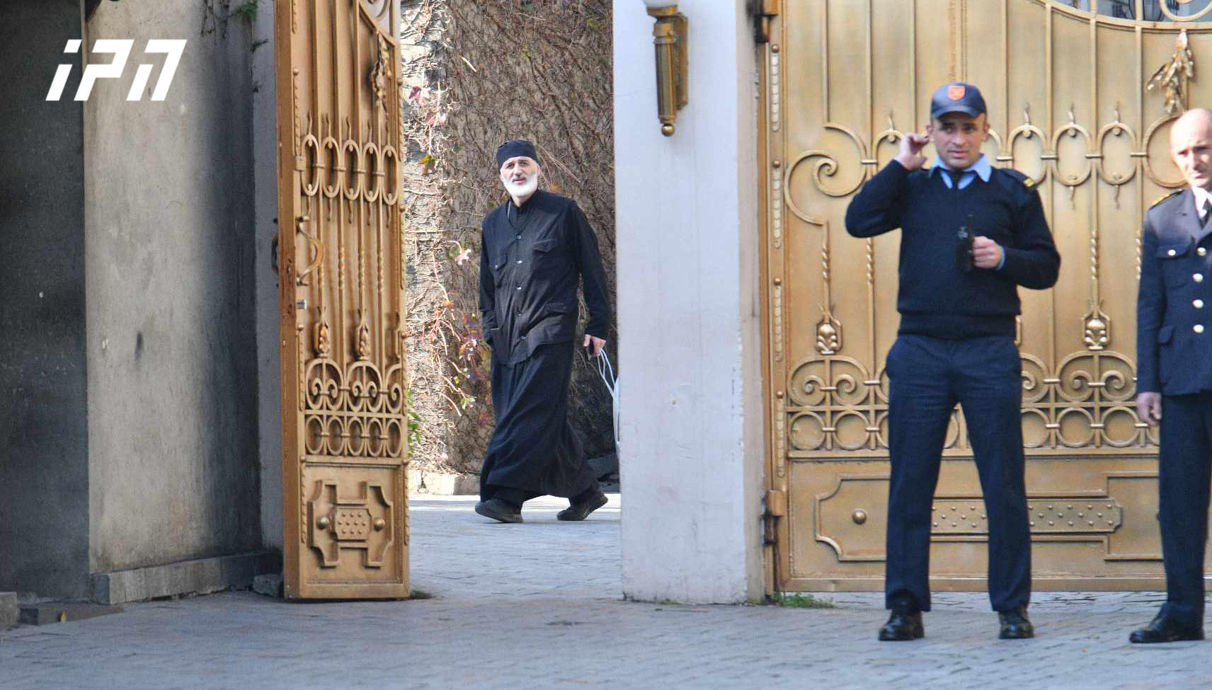 დეკანოზი ანდრია ჯაღმაიძე - არ მესმის, რისი მომტანია სპეკულაციები, მთავარი თემა არის ის, რომ პატრიარქი იწვევს სინოდს და არა მეუფე შიო