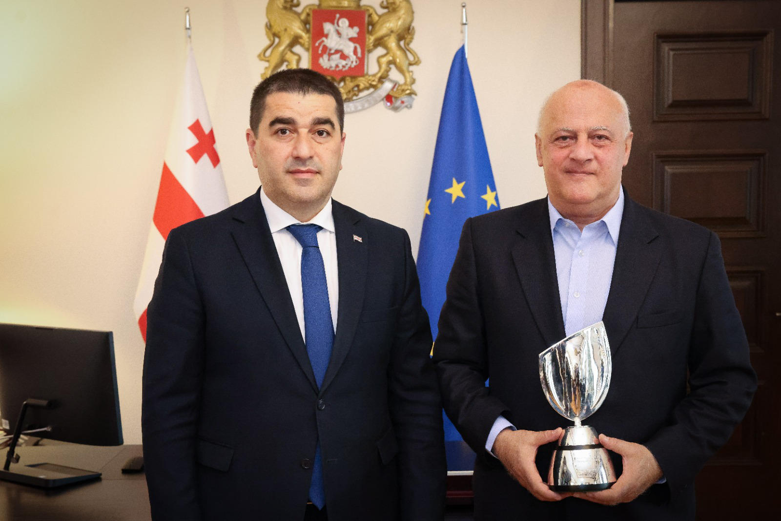 შალვა პაპუაშვილმა გია ნიჟარაძეს რაგბის განვითარებაში შეტანილი წვლილისთვის ვერნონ პიუს პრემიით დაჯილდოება მიულოცა