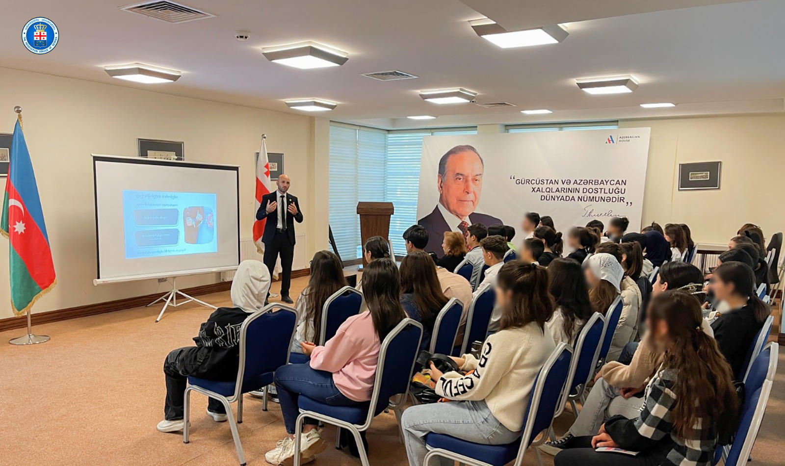 მარნეულის რაიონული პროკურატურის წარმომადგენელმა ნაადრევი ქორწინებისა და ოჯახური ძალადობის საკითხებზე ეთნიკურად აზერბაიჯანელ ახალგაზრდებთან საინფორმაციო შეხვედრა გამართა