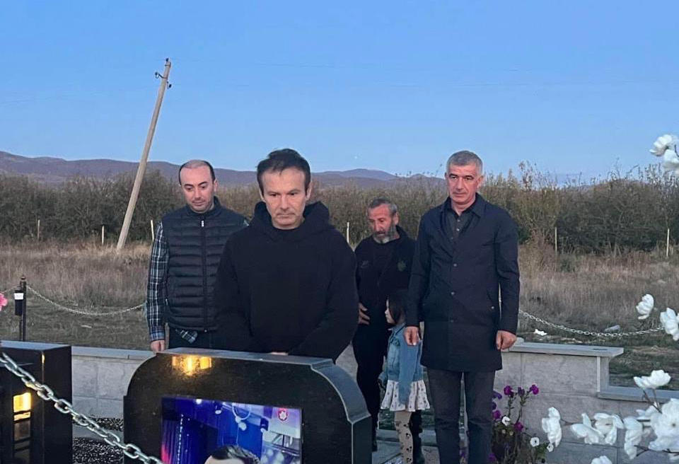 სვიატოსლავ ვაკარჩუკმა უკრაინაში დაღუპული ქართველი მებრძოლის, ჯონი ოდიშვილის საფლავს პატივი მიაგო