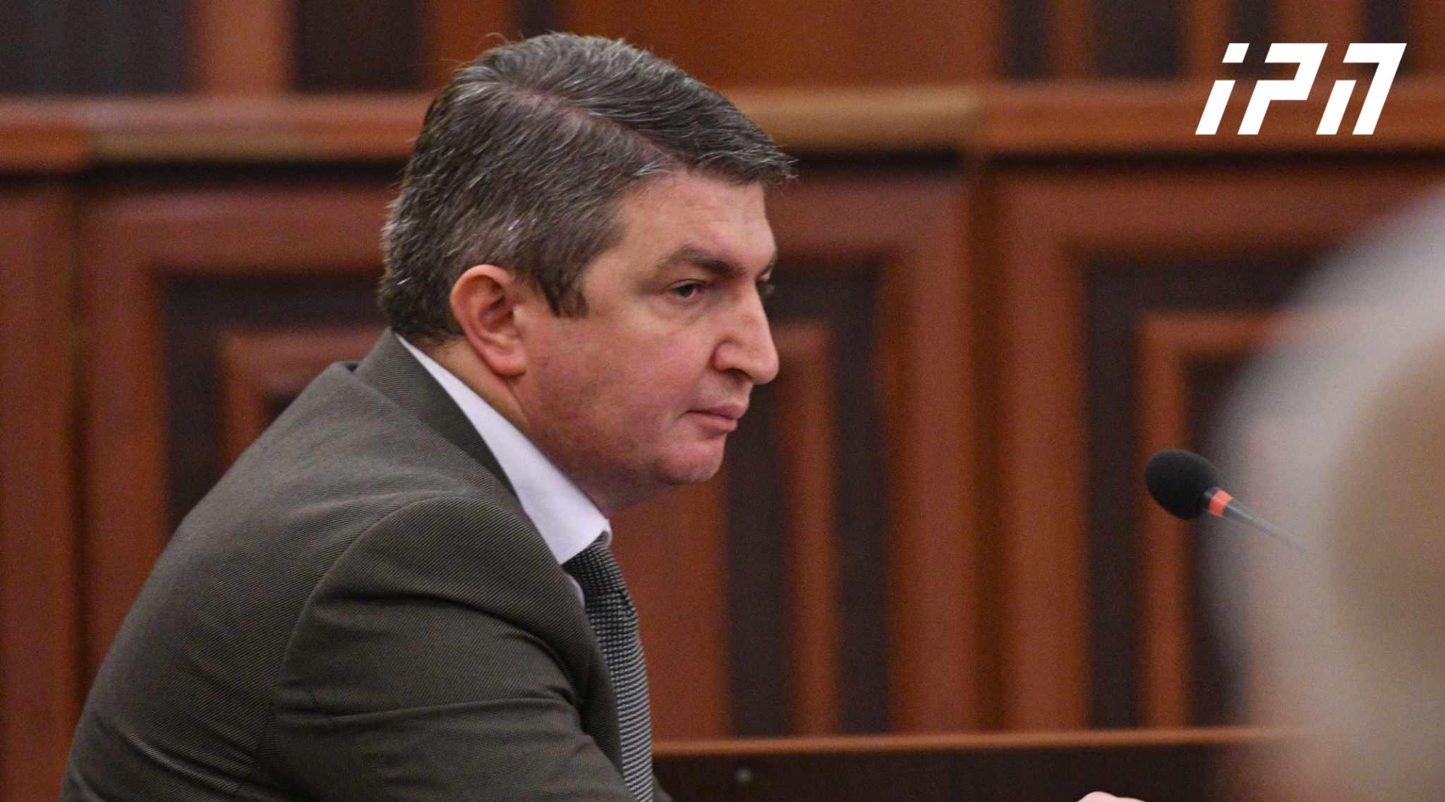 პროკურორის განცხადებით, ბადრაგმა შენიშნა, რომ მსჯავრდებულები მათი მოთავსების სივრცის კარის შიგნიდან გახსნას ცდილობდნენ, თუმცა ისე დატოვა სატრანსპორტო საშუალება, რომ კარი გასაღებით არ დაკეტა