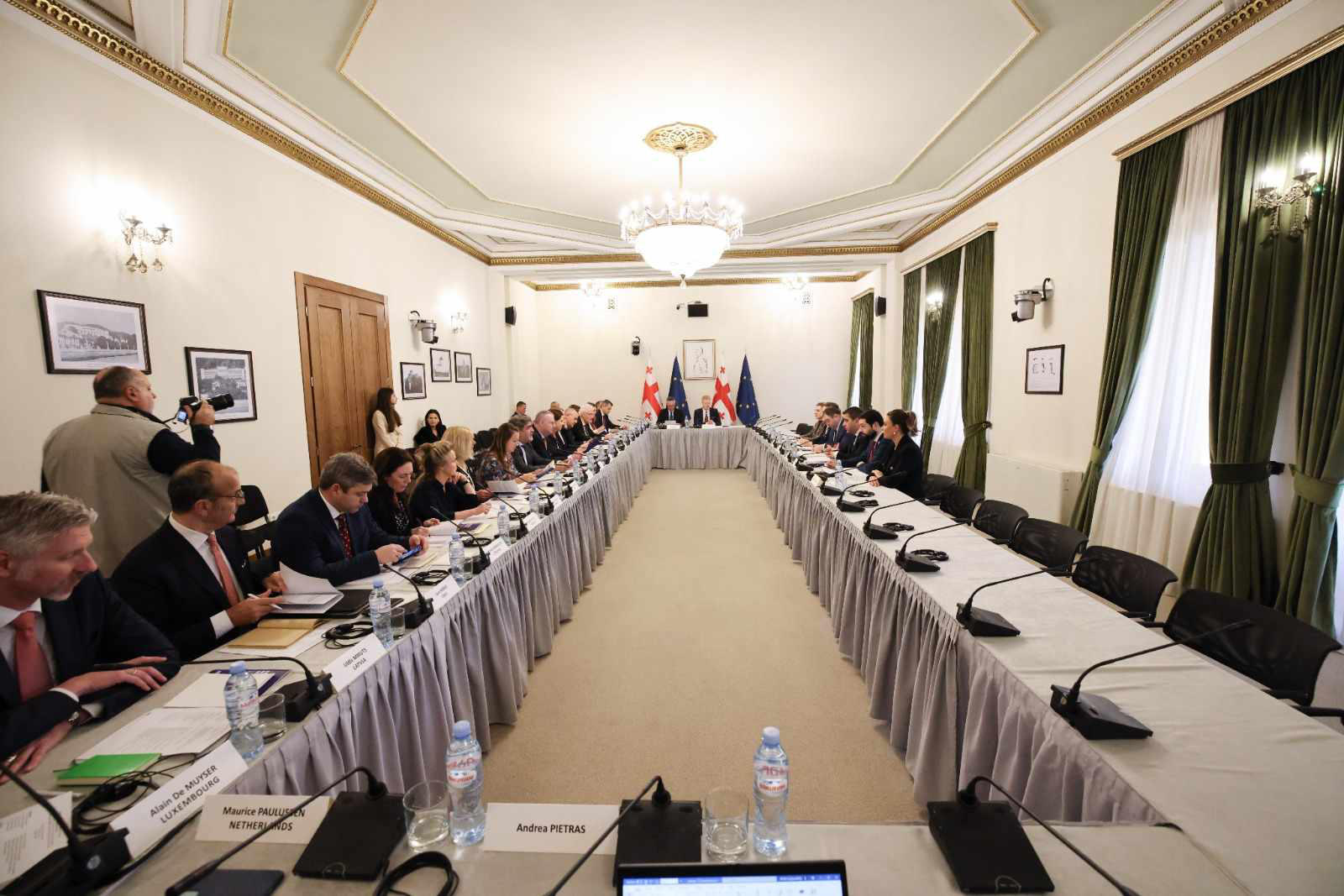 შალვა პაპუაშვილი ევროკავშირის სპეციალური წარმომადგენლების დელეგაციას შეხვდა