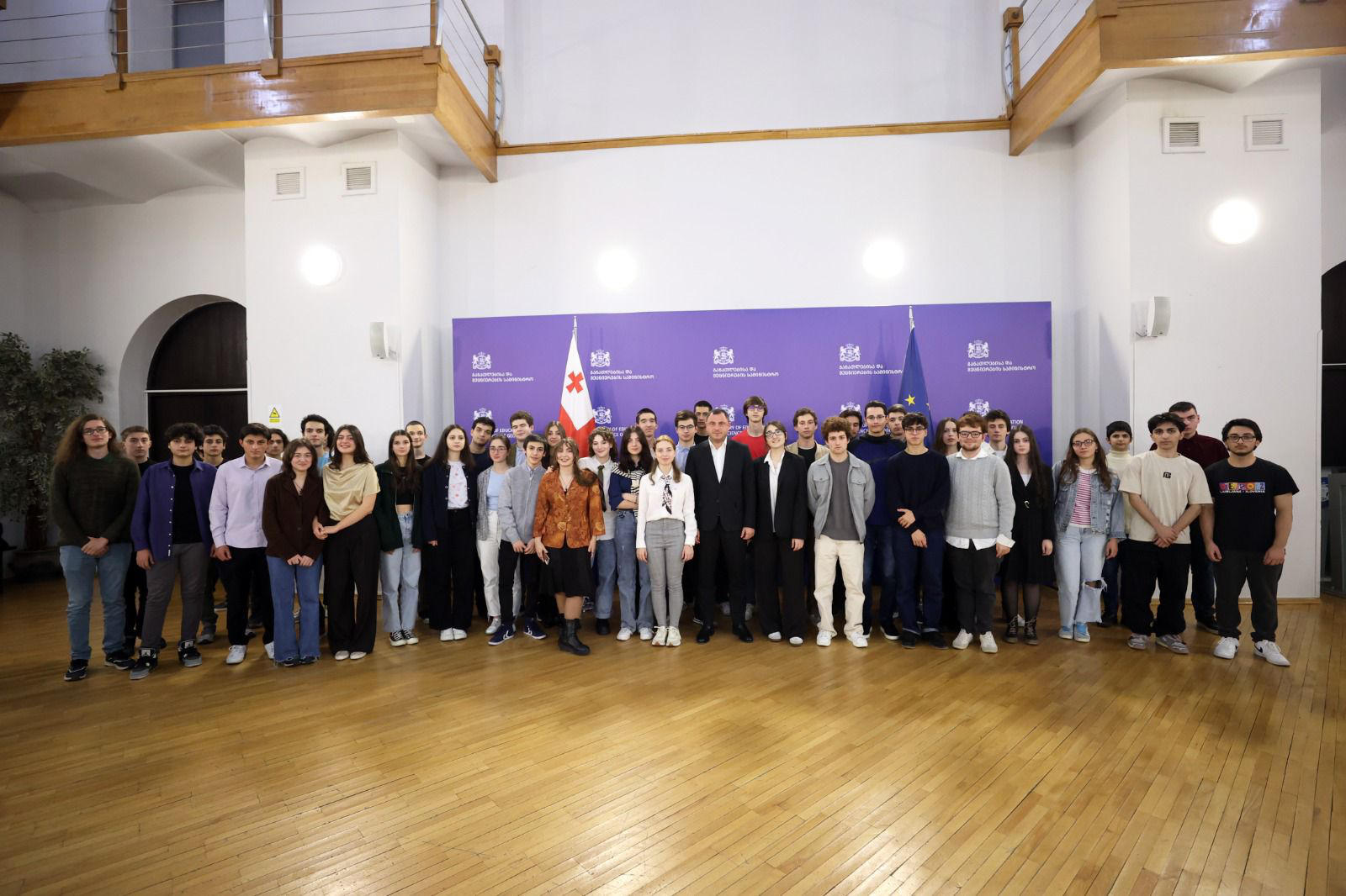 გიორგი ამილახვარმა საერთაშორისო ოლიმპიადებში გამარჯვებულ მოსწავლეებს უმასპინძლა