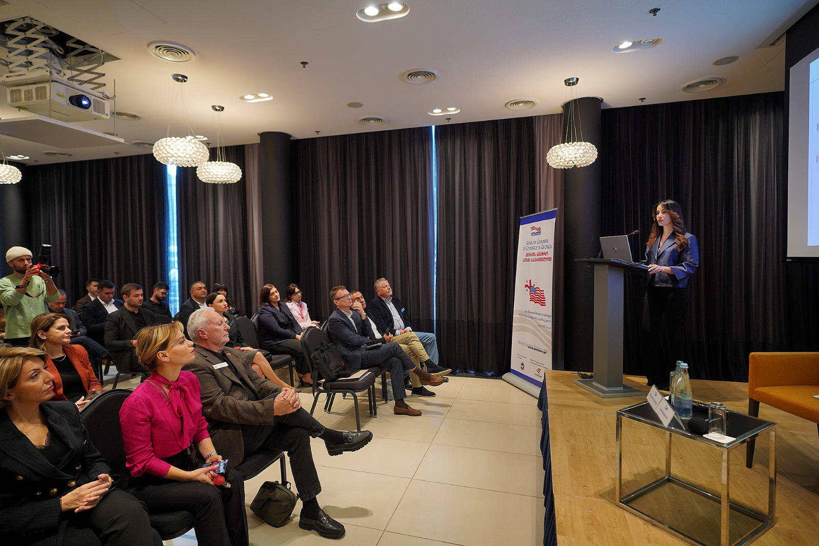 მარიამ ქვრივიშვილმა ამერიკის სავაჭრო პალატის წევრებს საქართველოს ტურიზმისა და სამოქალაქო ავიაციის სექტორებში არსებული ვითარება გააცნო